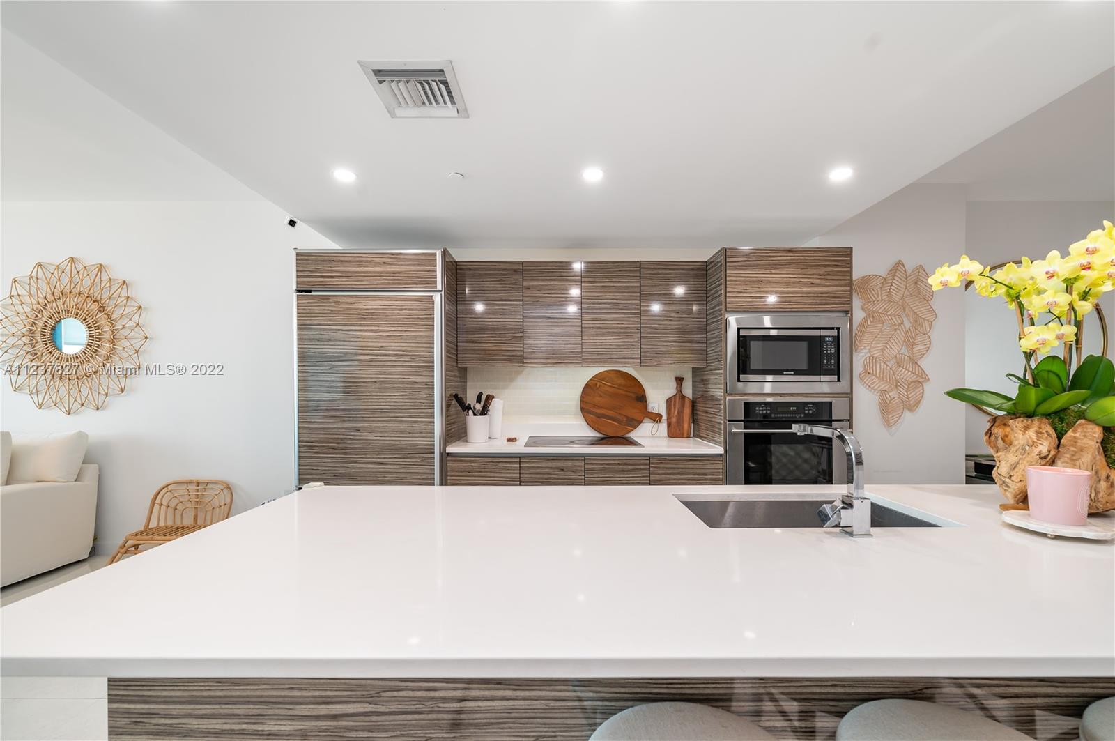 460 NE 28th St Unit: 2103