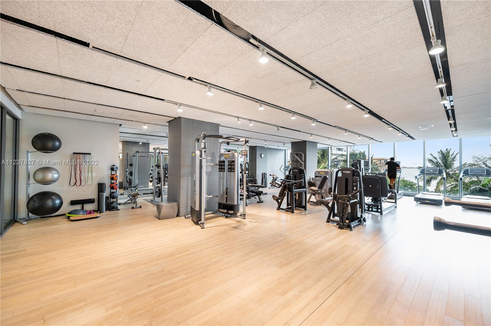 460 NE 28th St Unit: 2103
