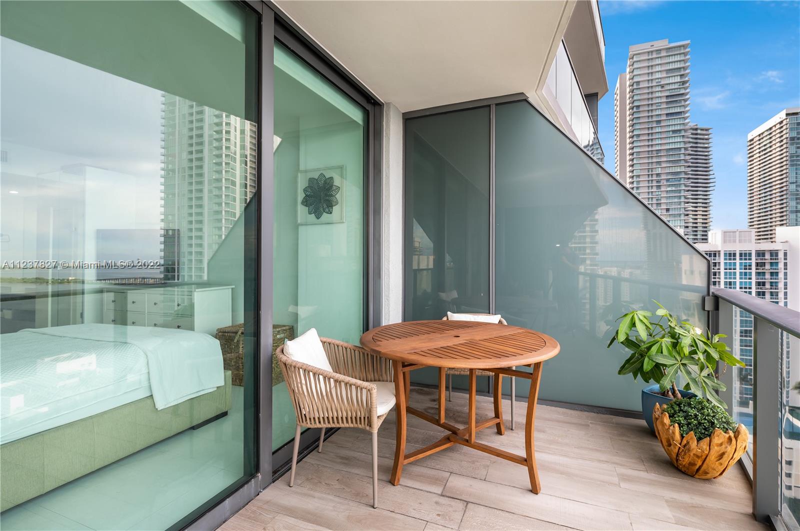 460 NE 28th St Unit: 2103