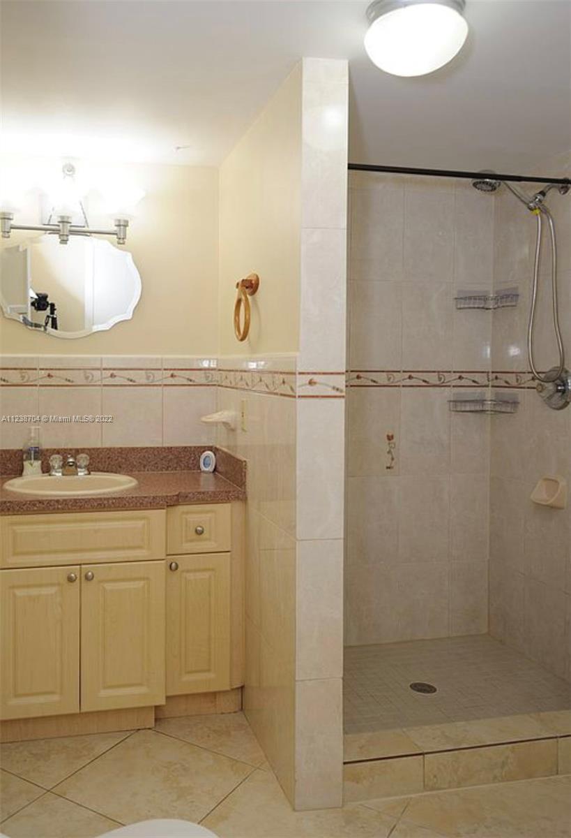 9711 Fontainebleau Blvd Unit: D208
