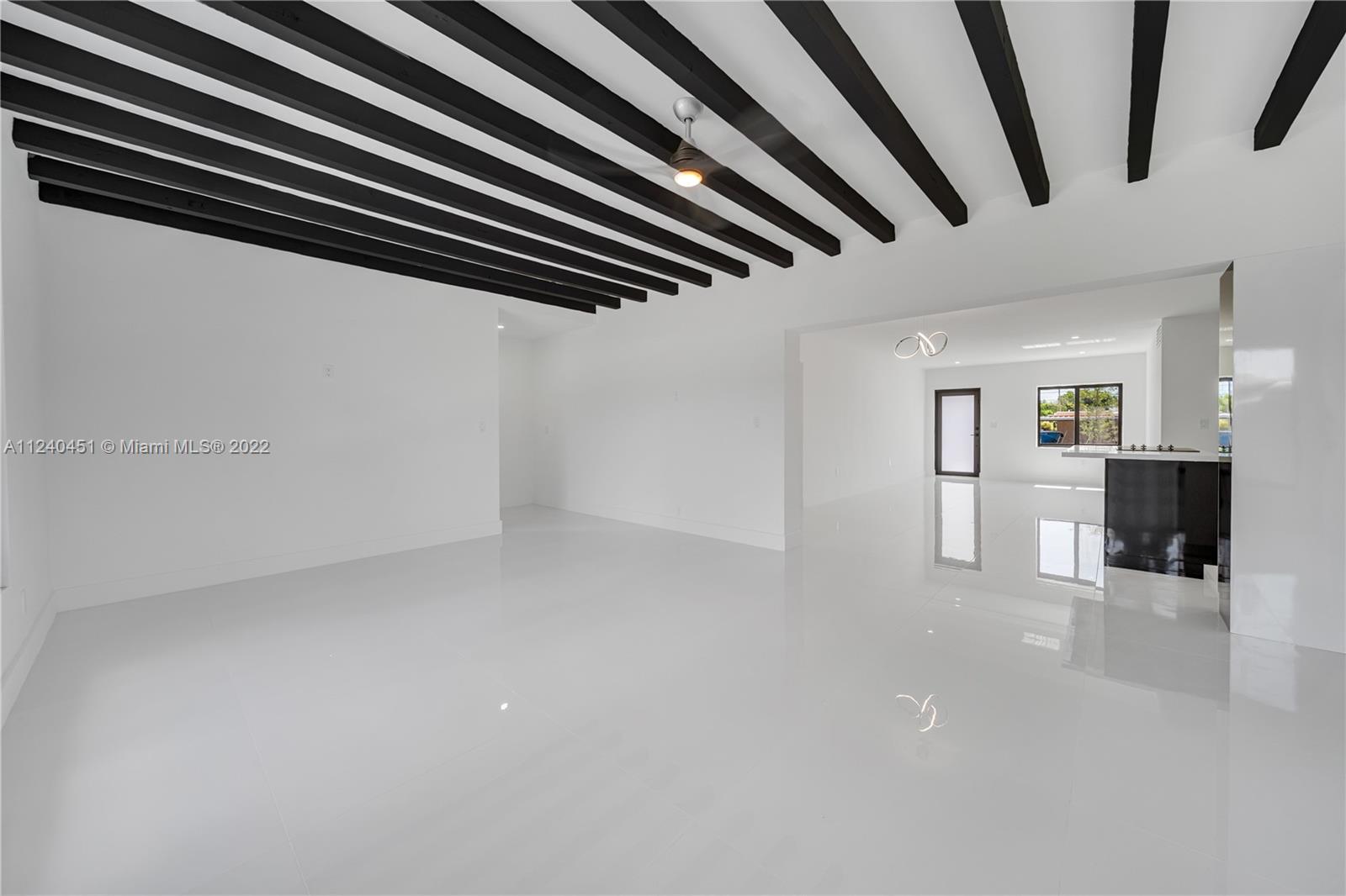 140 SW 52nd Ave
