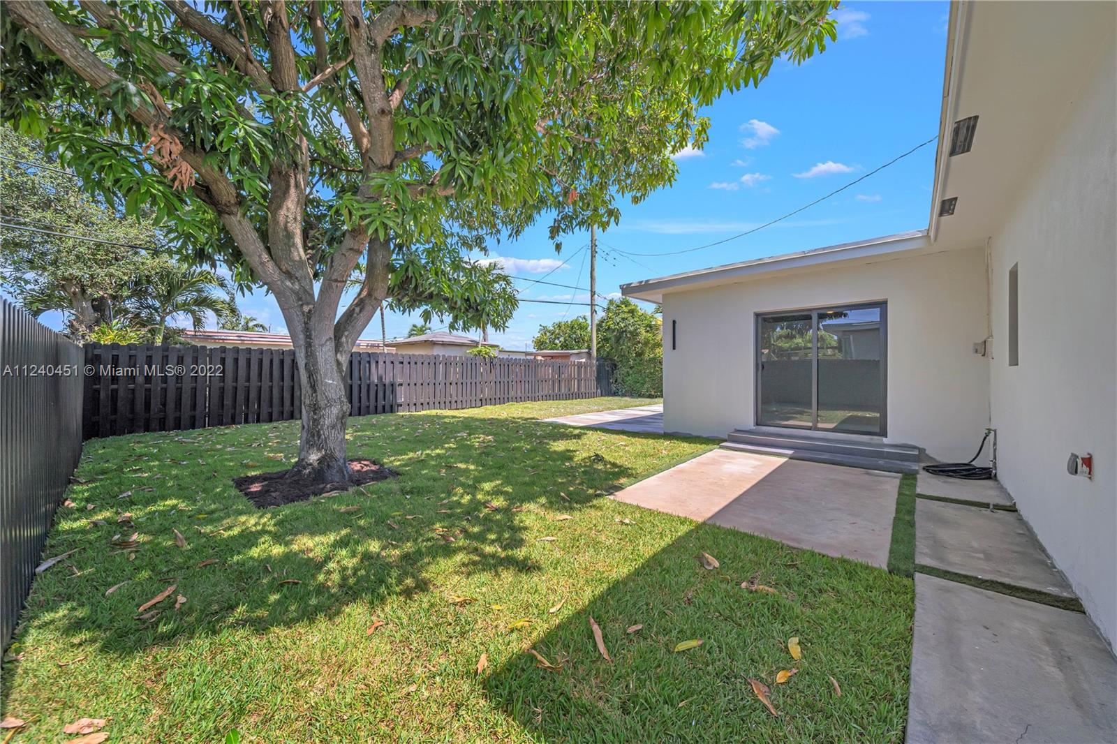140 SW 52nd Ave