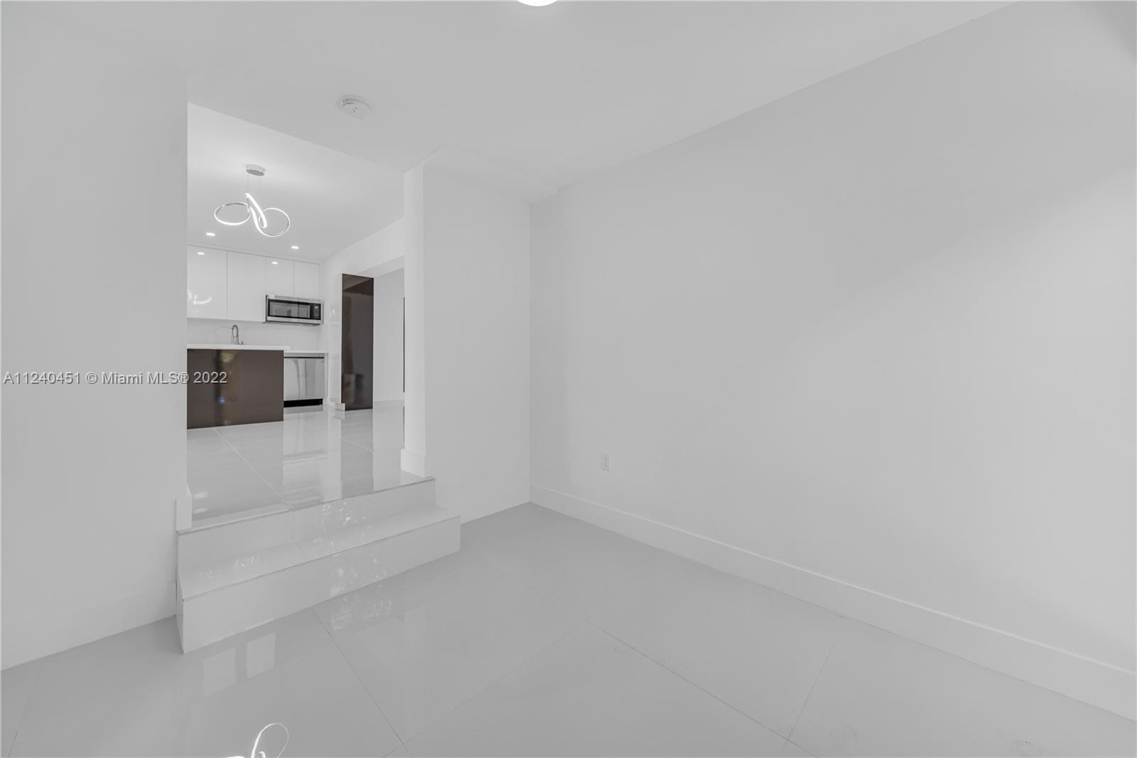 140 SW 52nd Ave