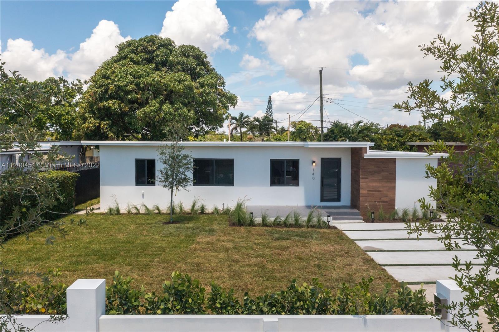 140 SW 52nd Ave