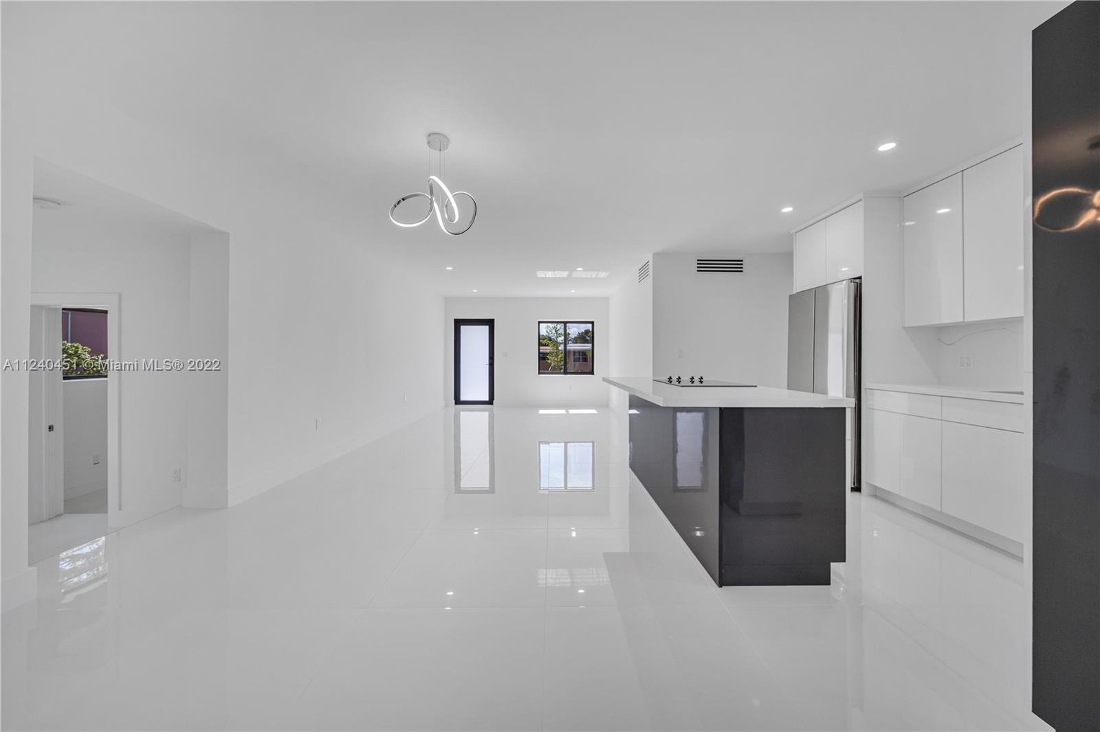 140 SW 52nd Ave