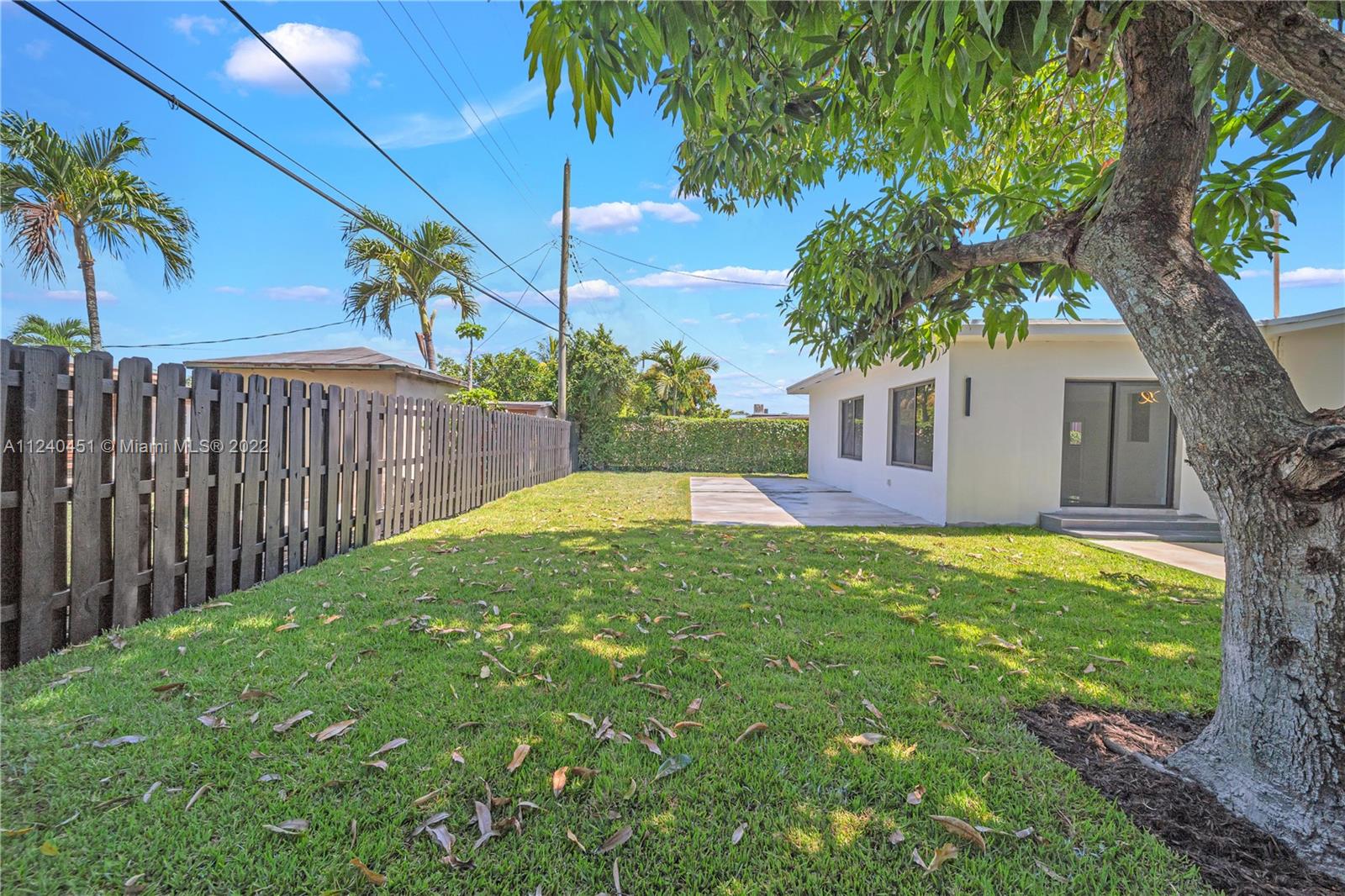 140 SW 52nd Ave