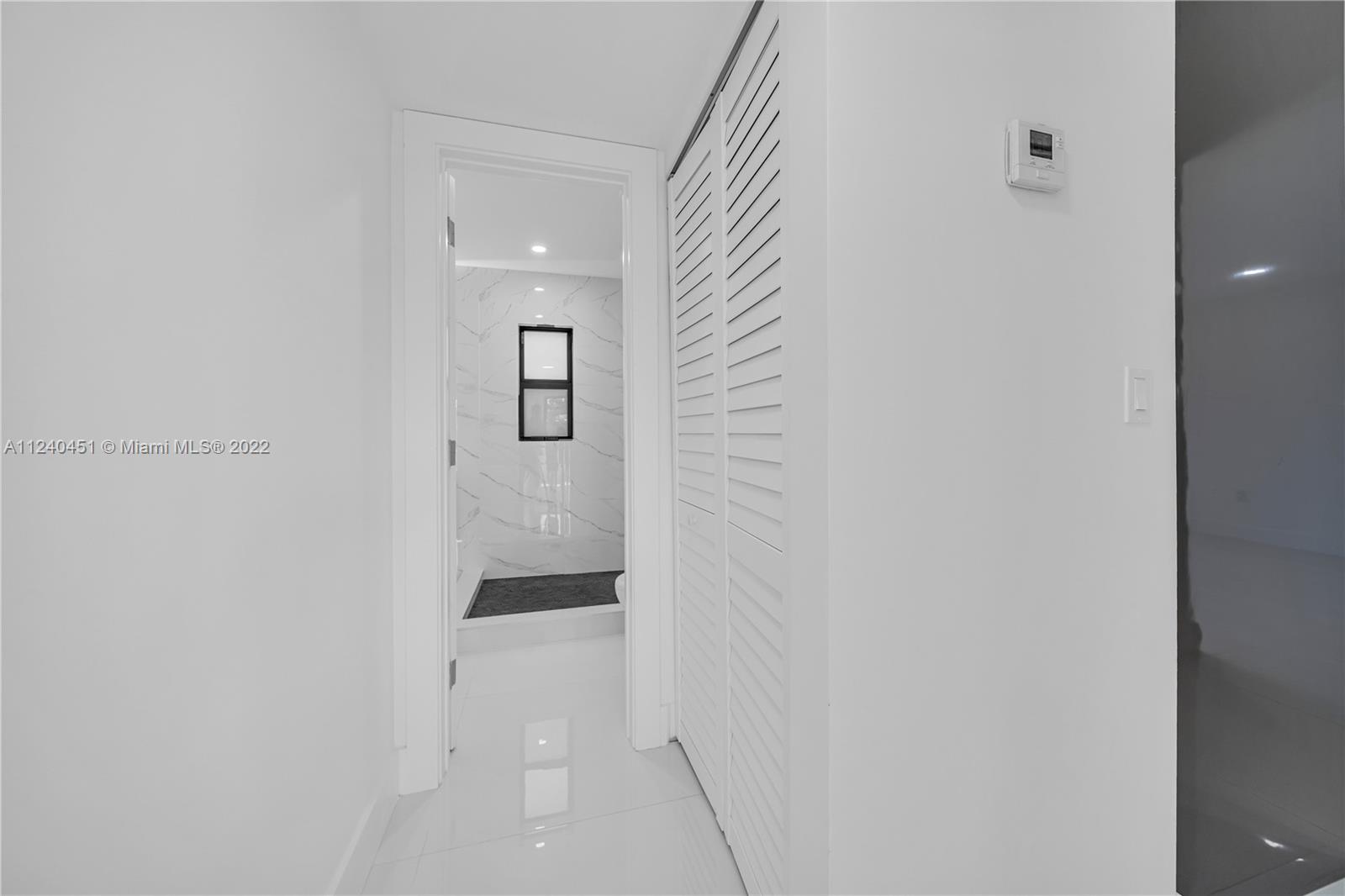 140 SW 52nd Ave