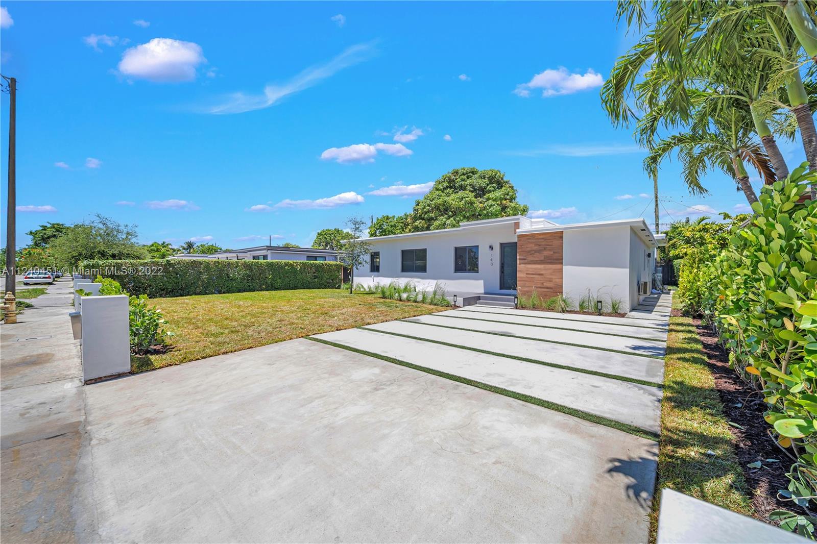 140 SW 52nd Ave