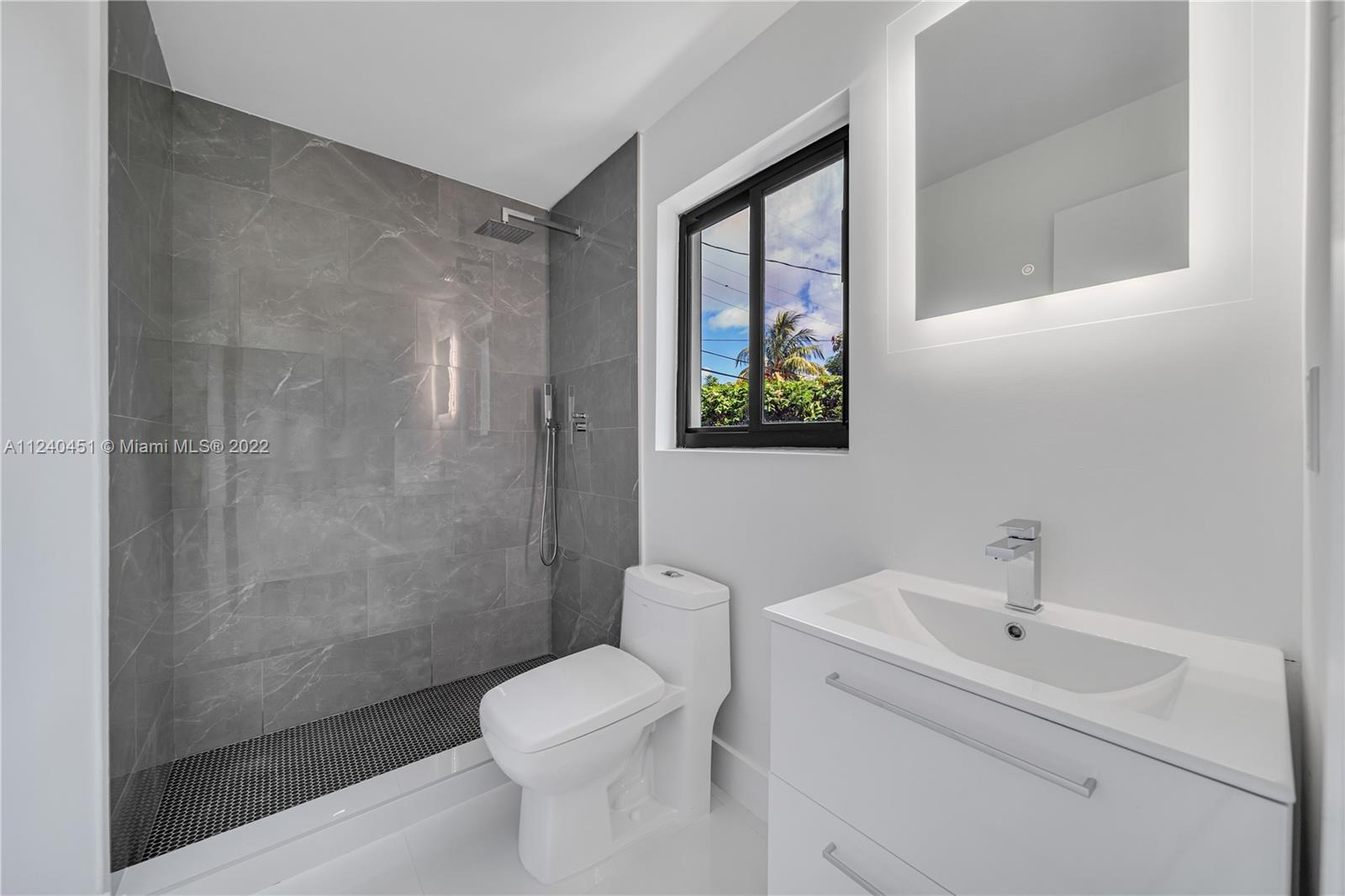 140 SW 52nd Ave