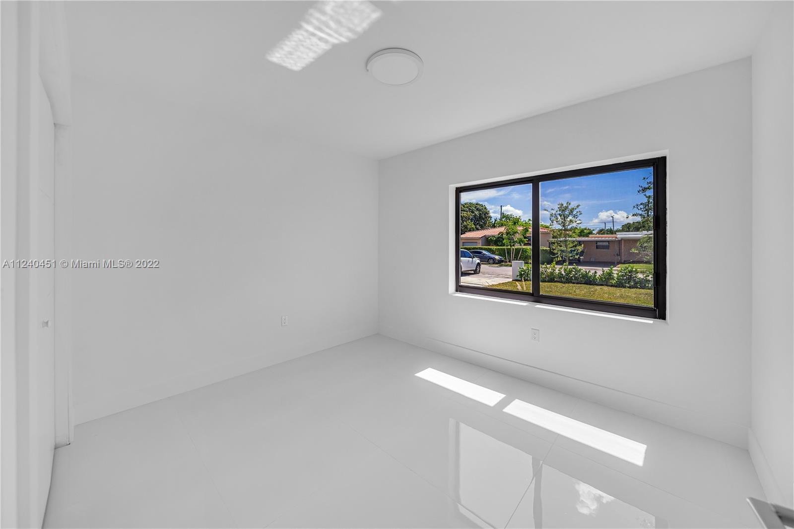 140 SW 52nd Ave