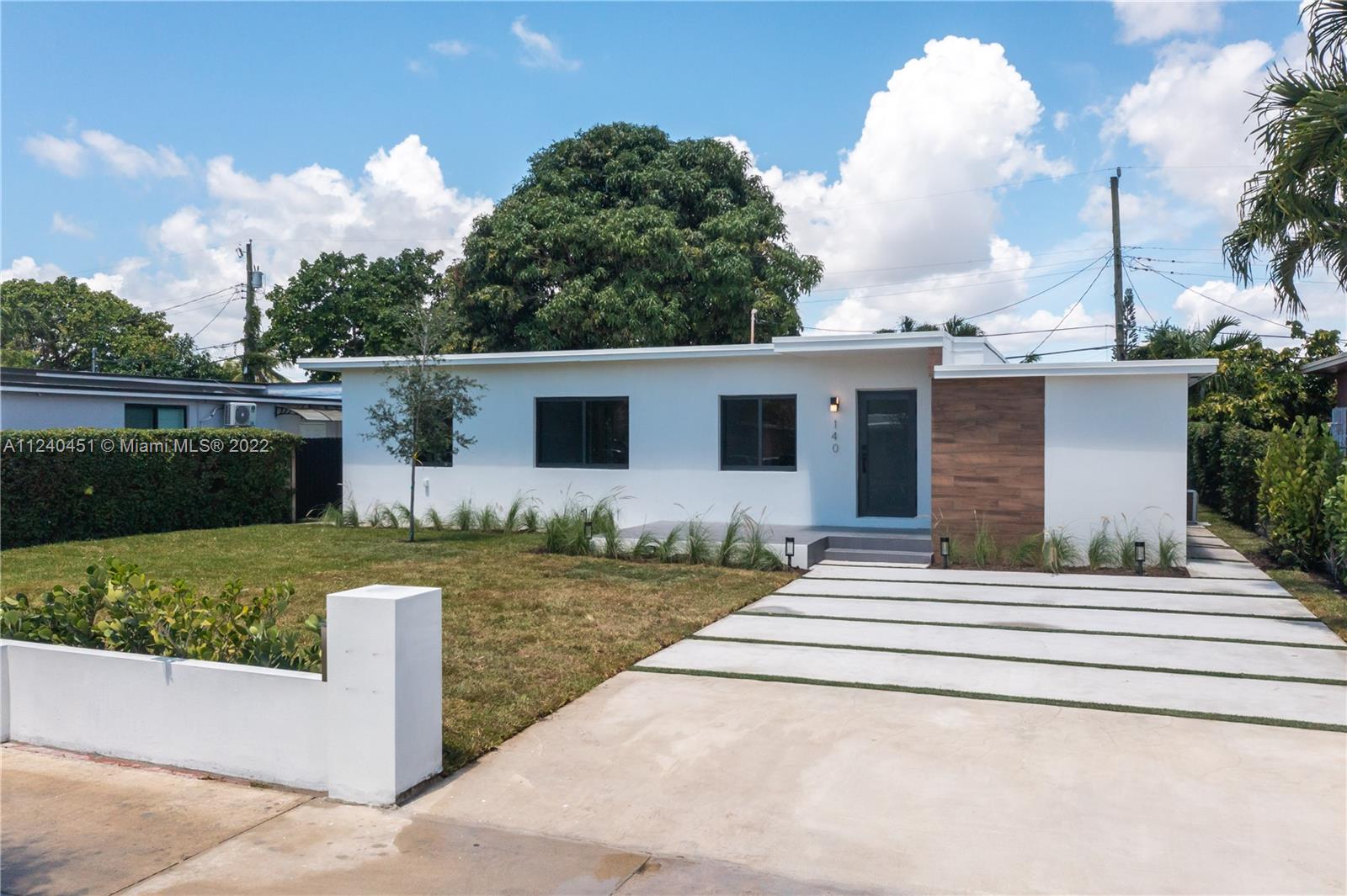 140 SW 52nd Ave