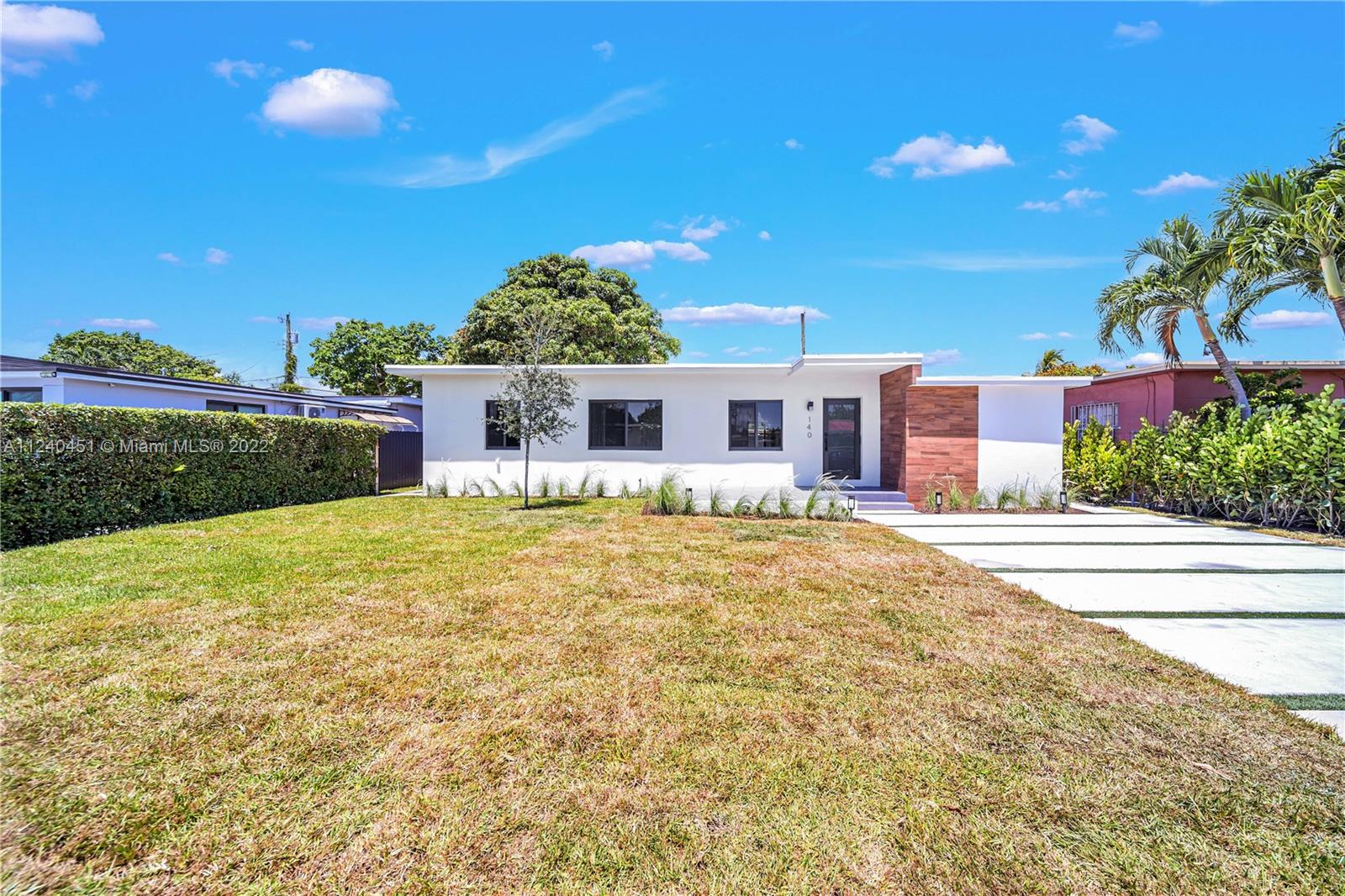140 SW 52nd Ave