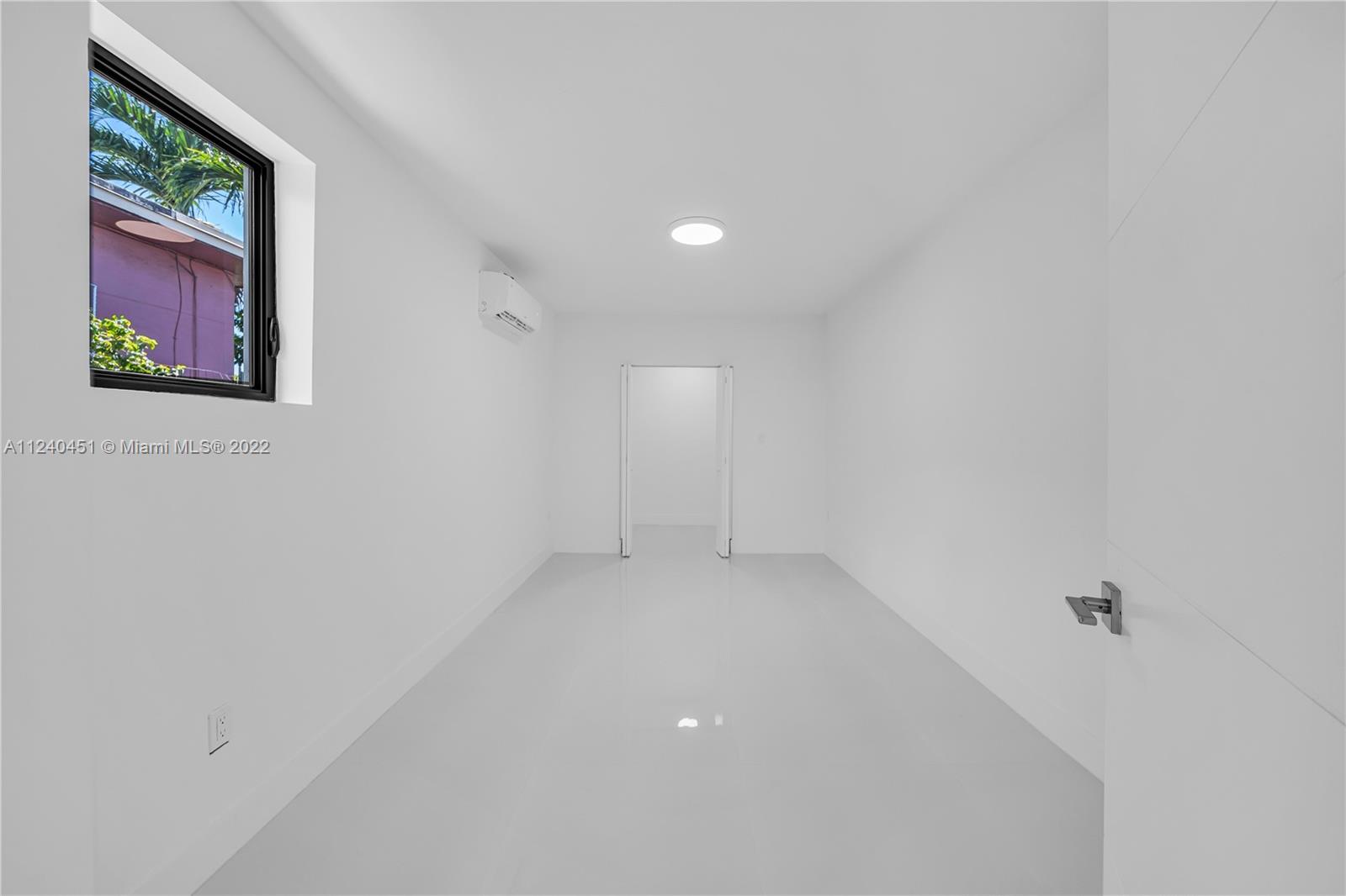 140 SW 52nd Ave