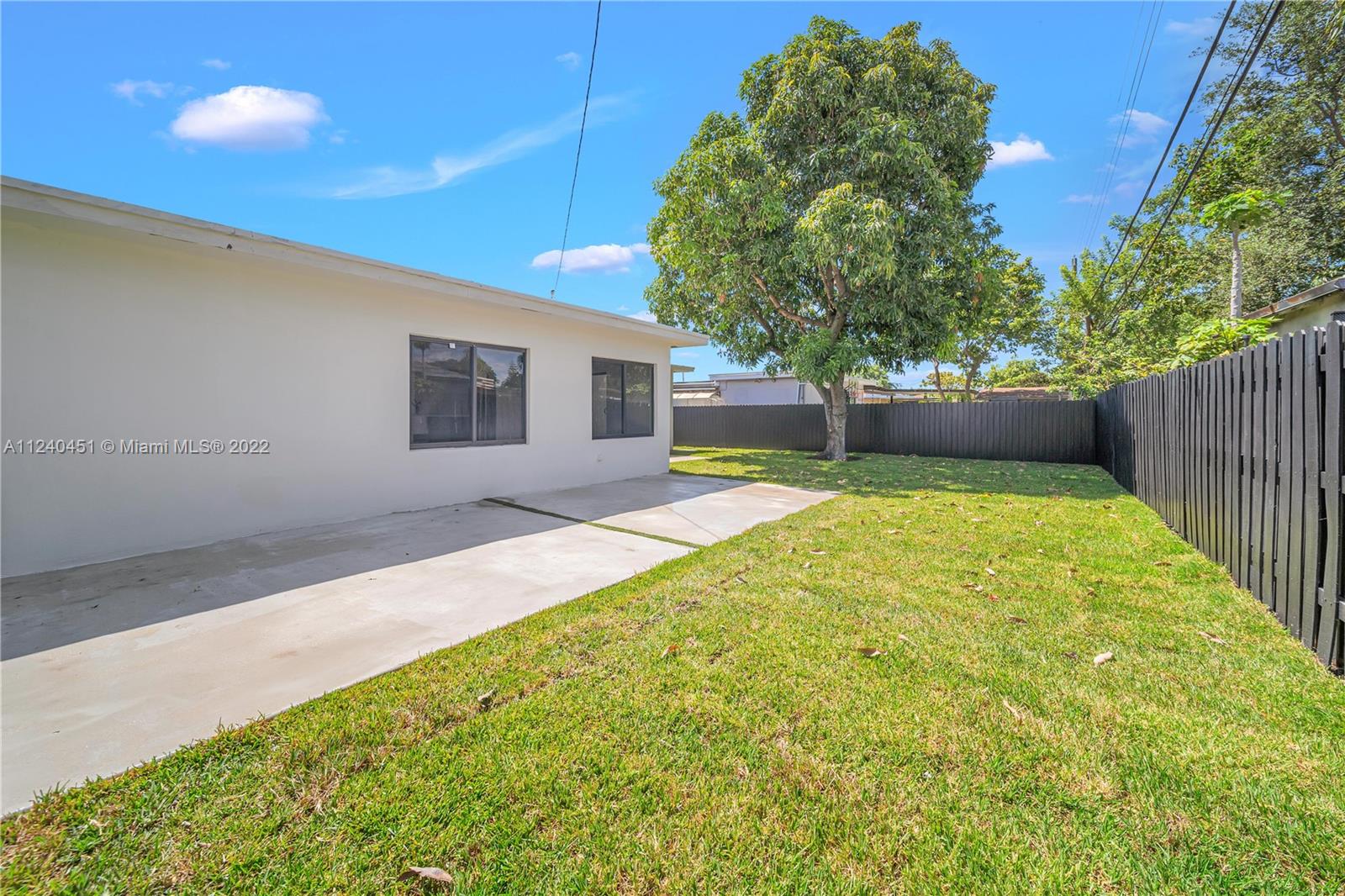 140 SW 52nd Ave