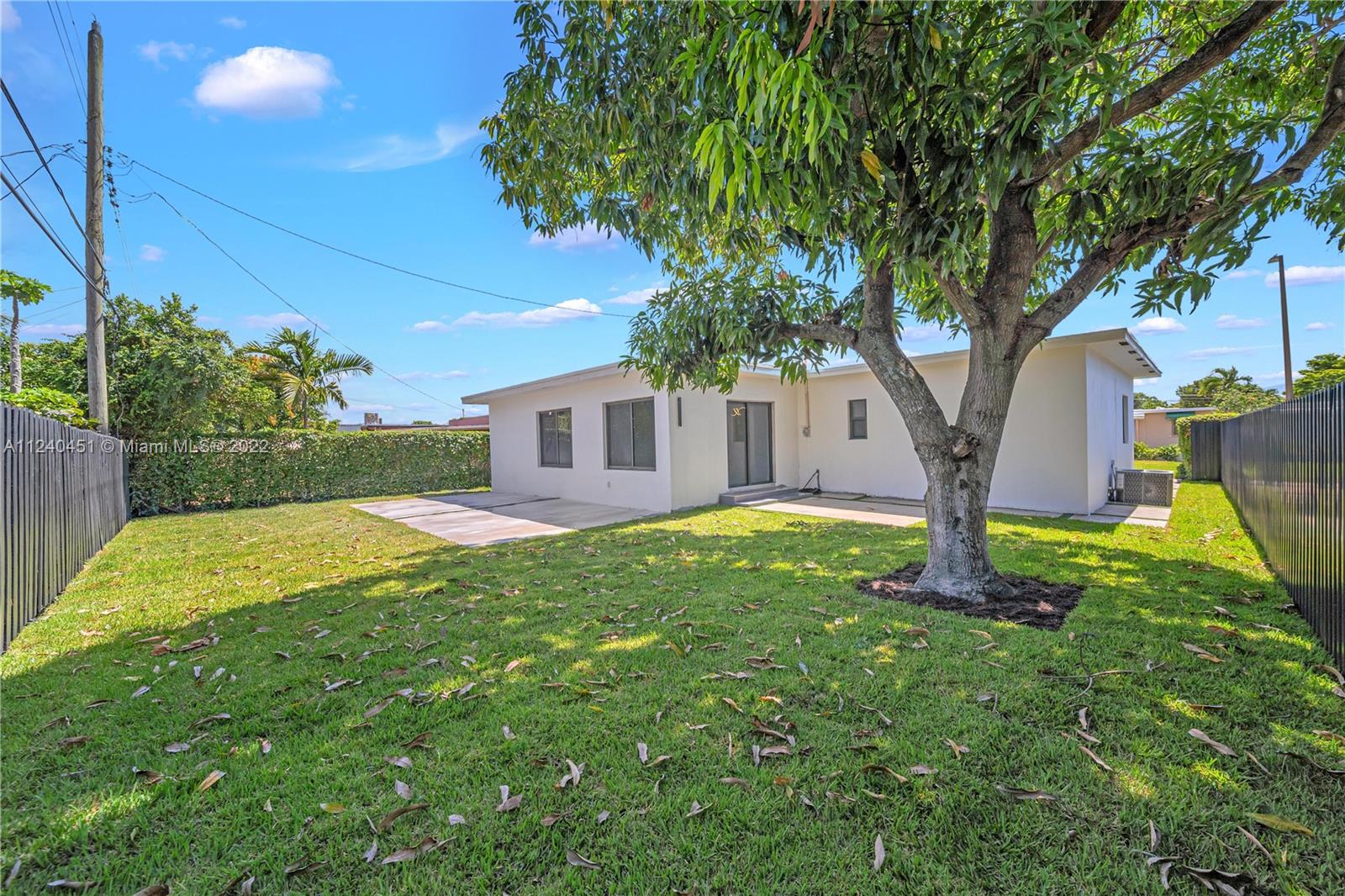 140 SW 52nd Ave