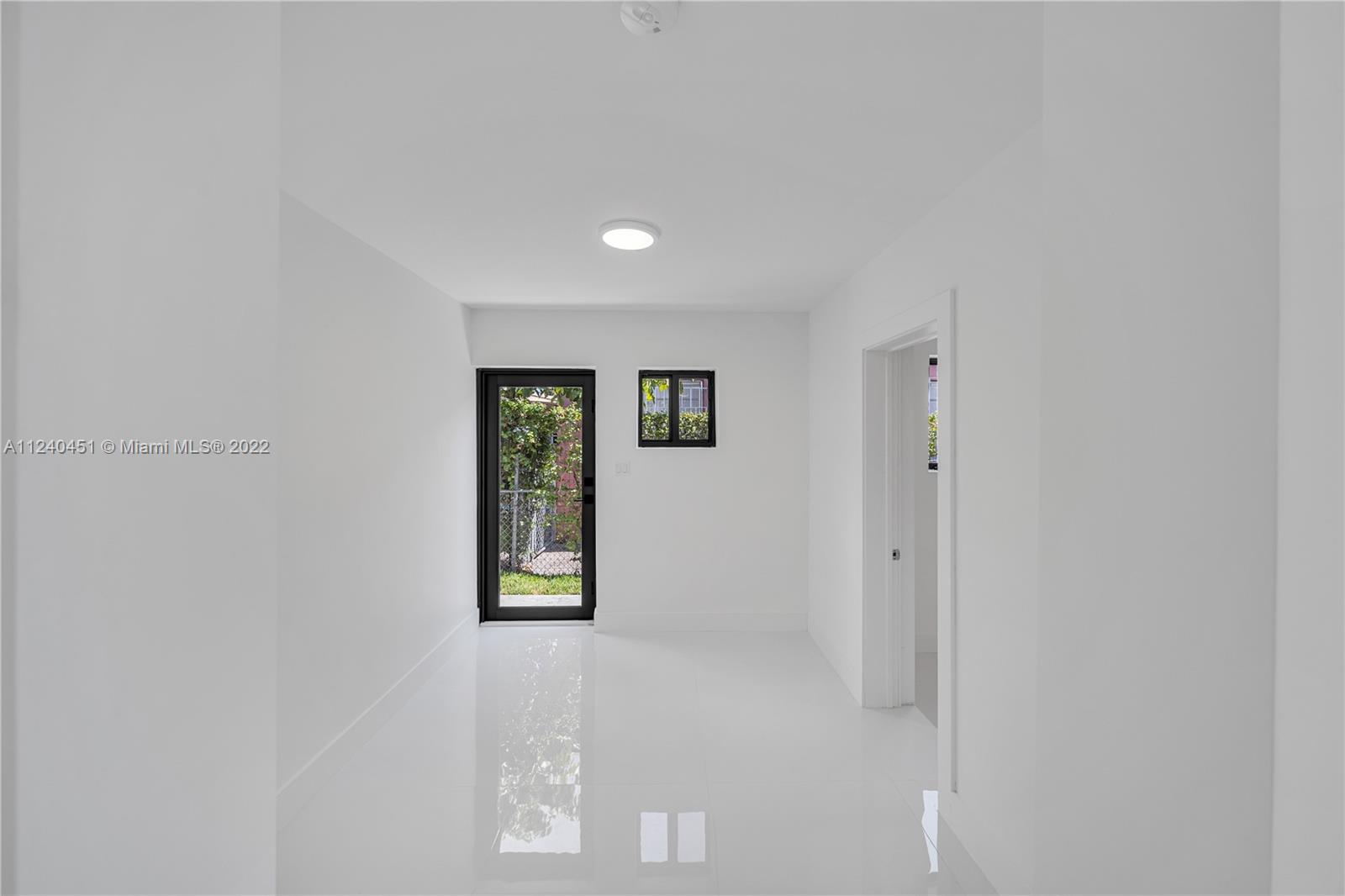 140 SW 52nd Ave