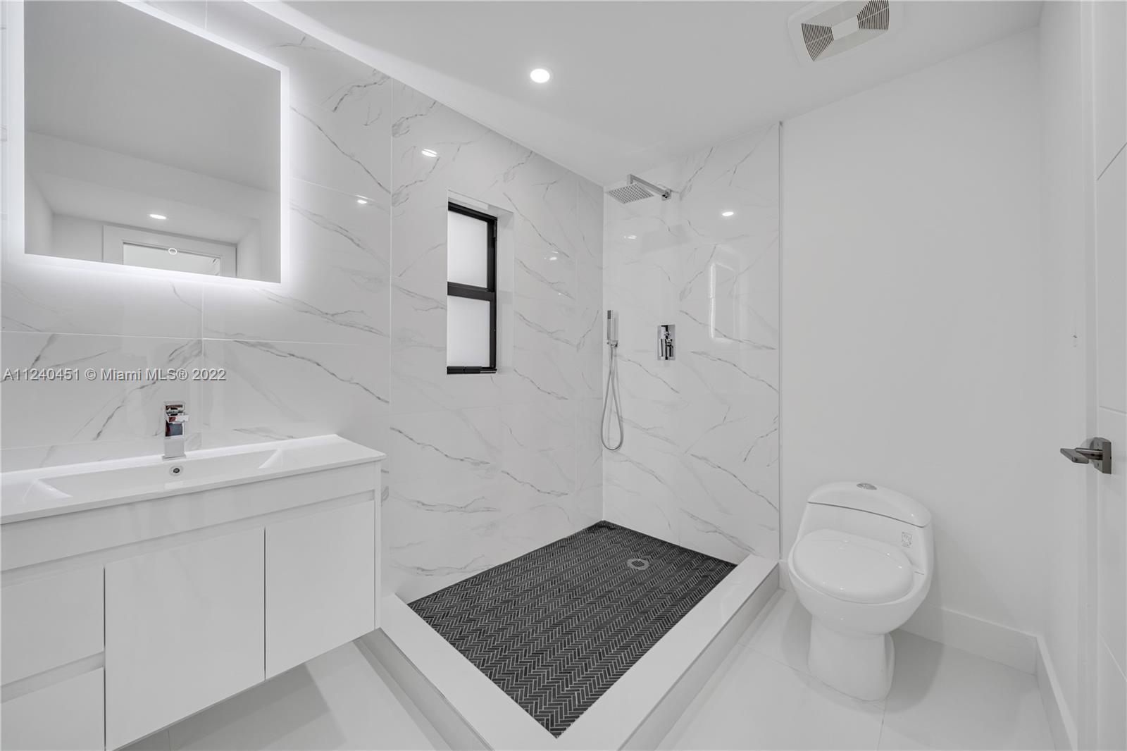 140 SW 52nd Ave