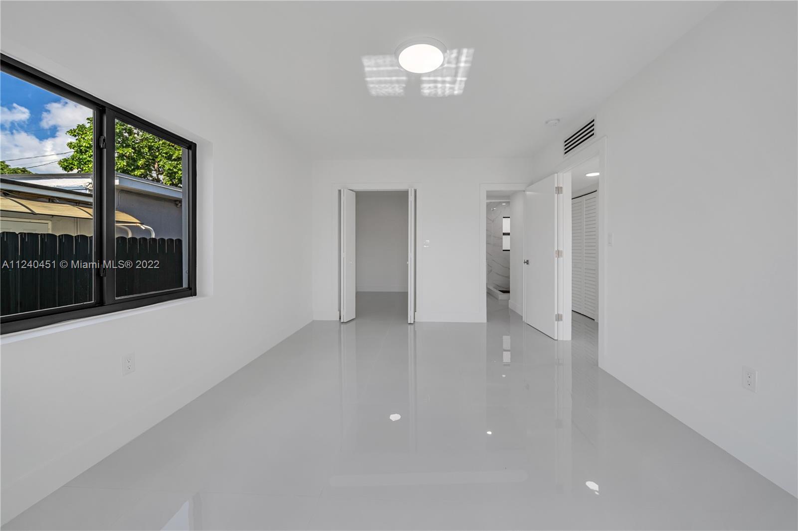 140 SW 52nd Ave