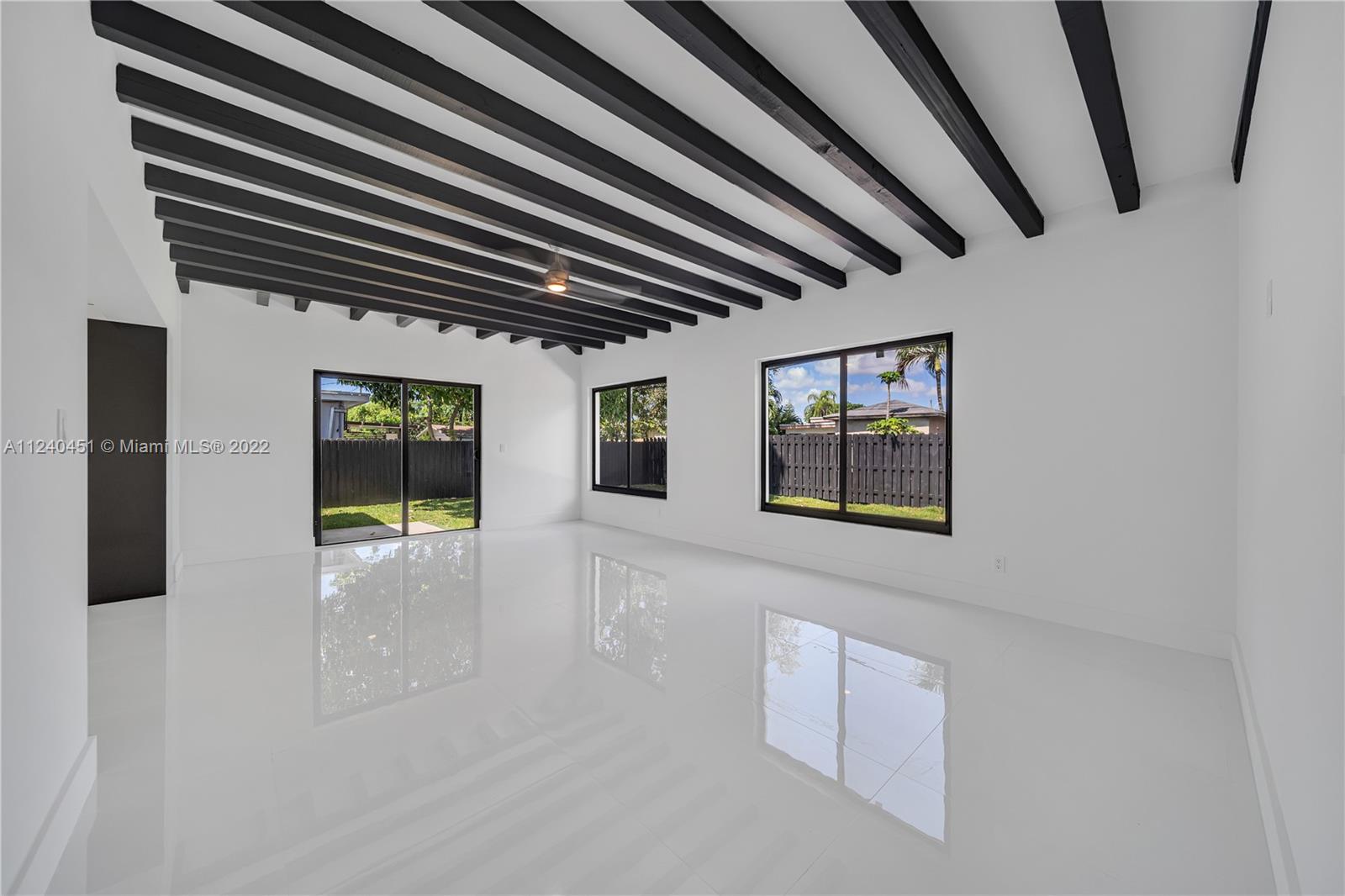 140 SW 52nd Ave