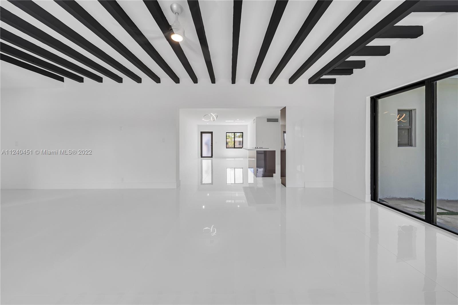 140 SW 52nd Ave