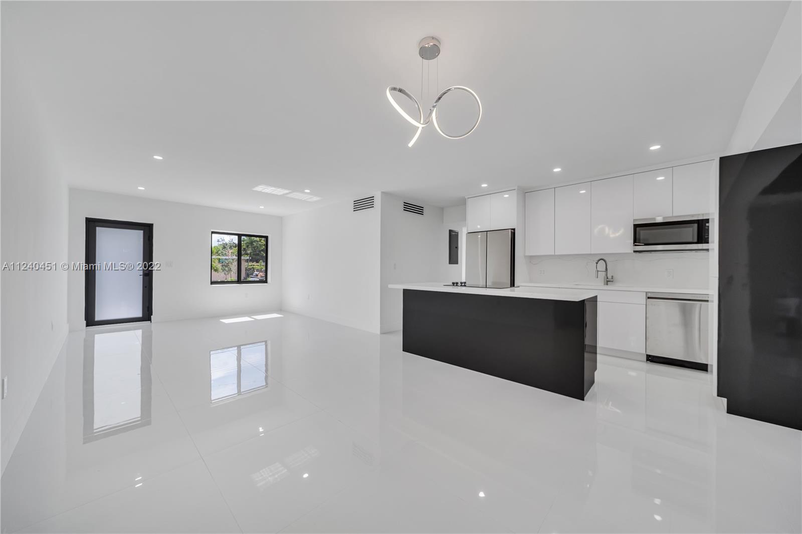 140 SW 52nd Ave