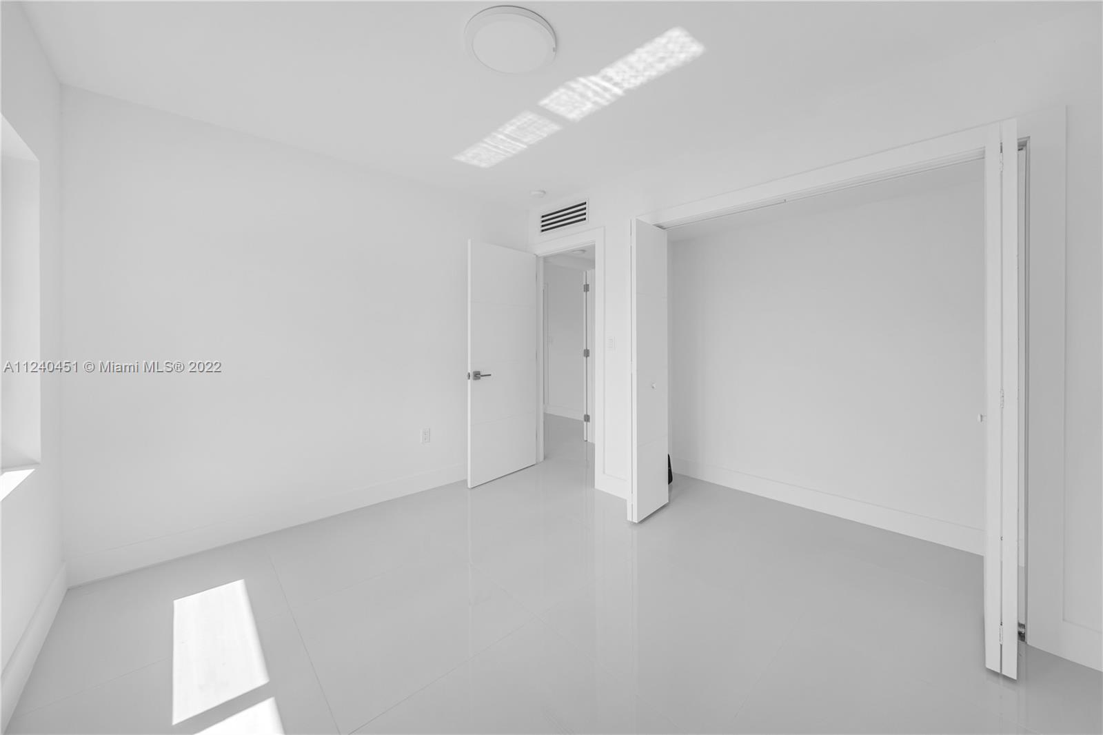 140 SW 52nd Ave