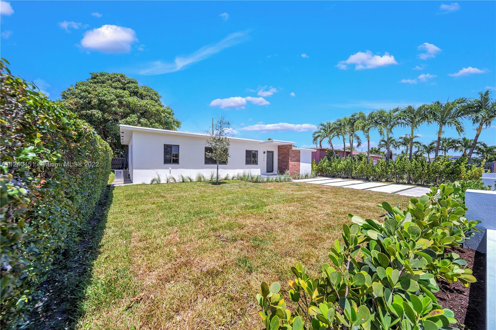140 SW 52nd Ave