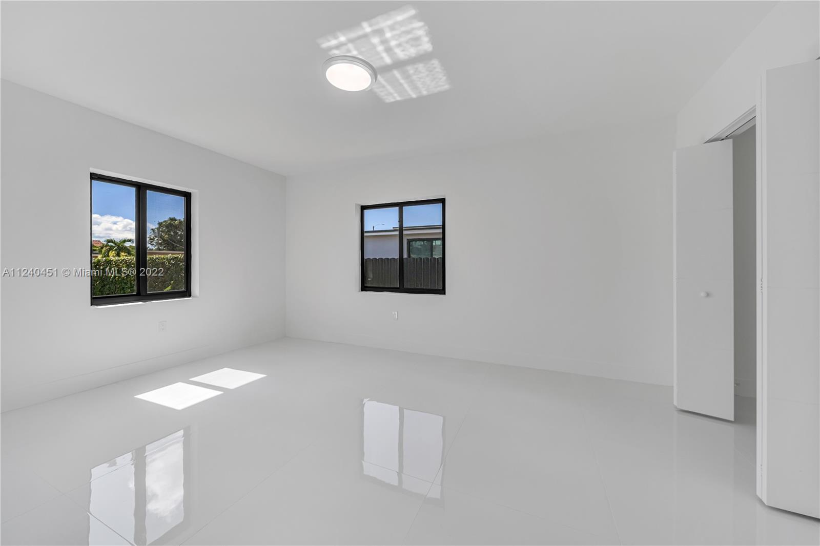 140 SW 52nd Ave