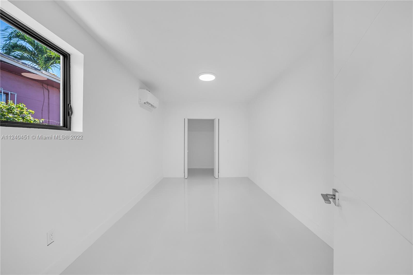 140 SW 52nd Ave