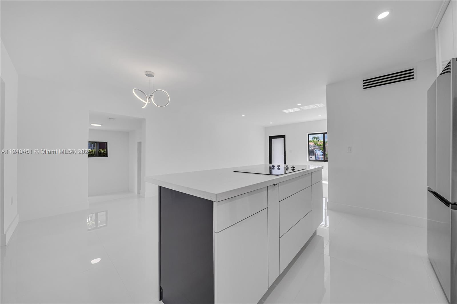140 SW 52nd Ave