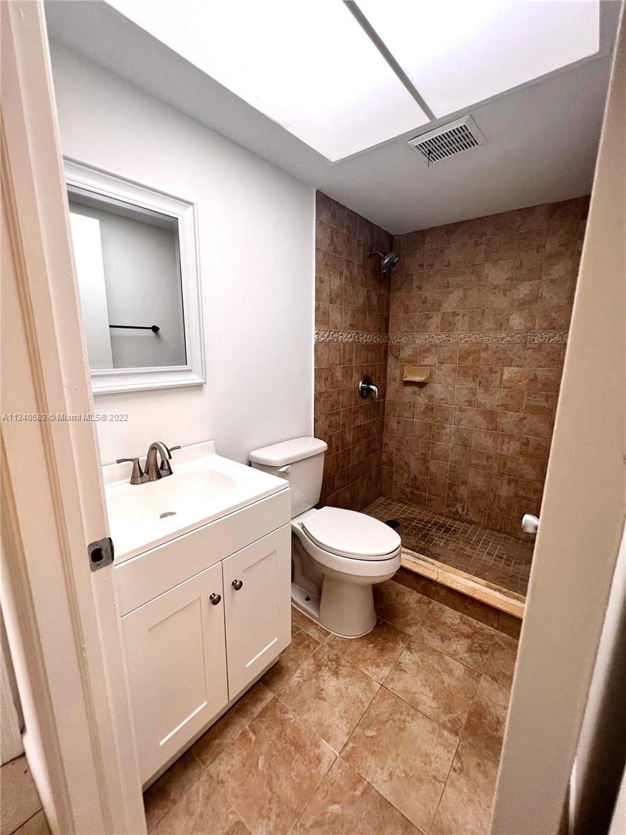 22795 SW 66th Ave Unit: 206