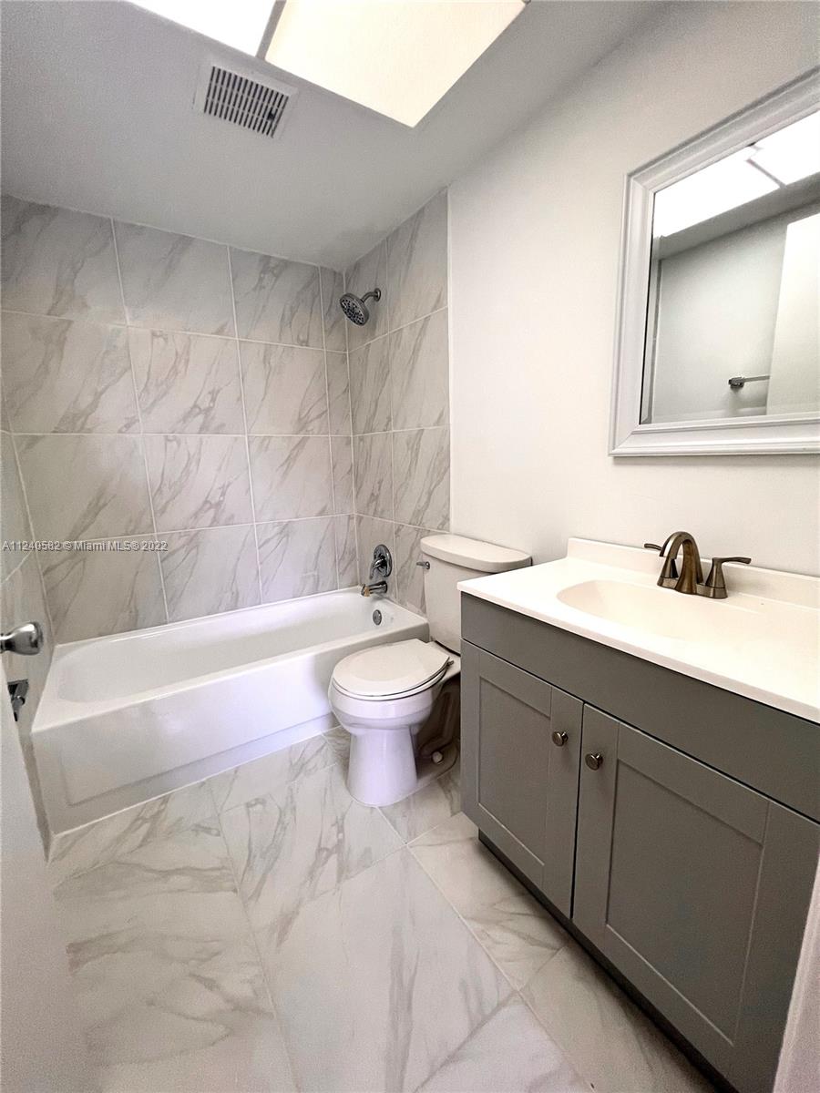 22795 SW 66th Ave Unit: 206