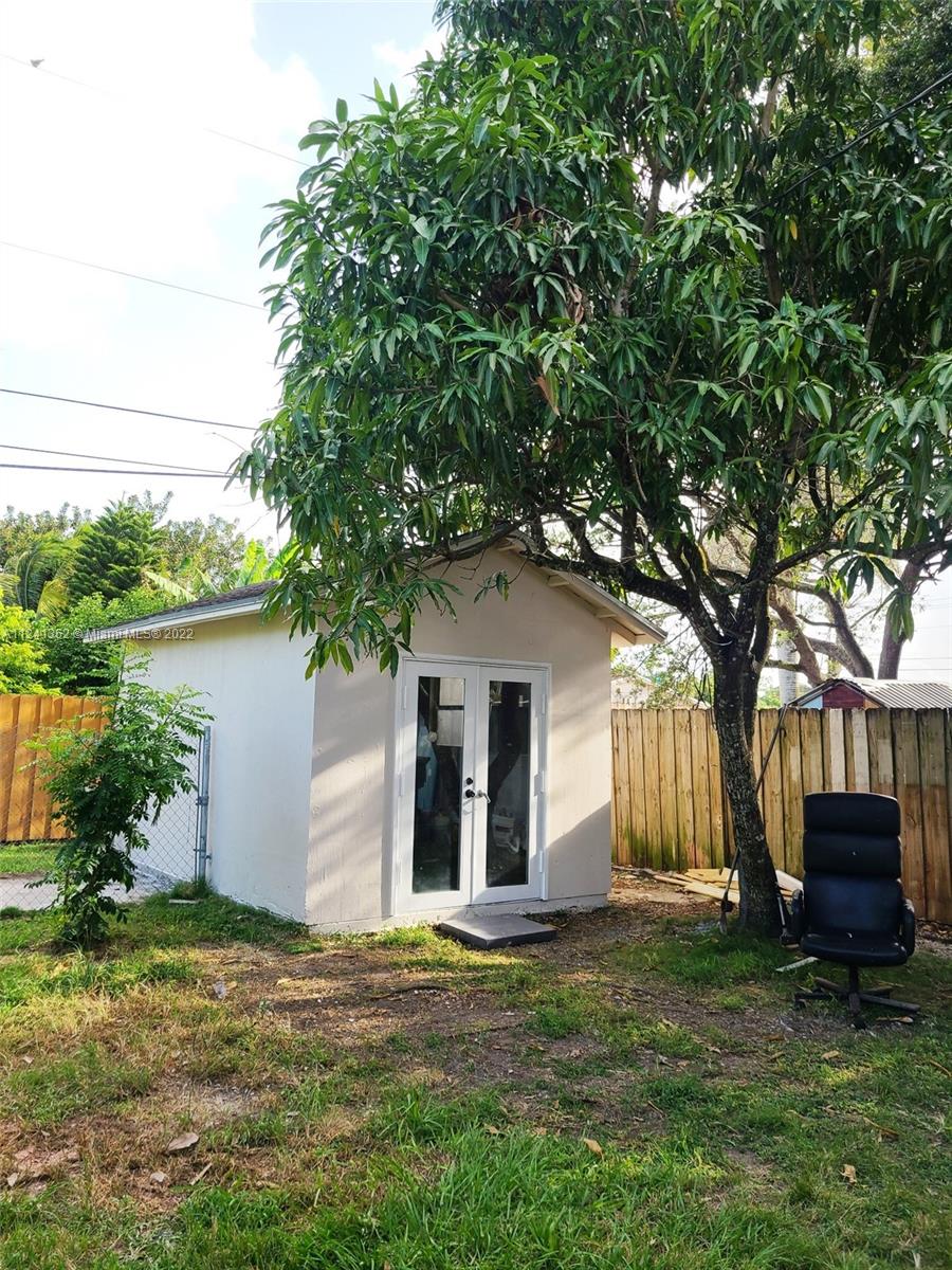 1360 NW 9th St