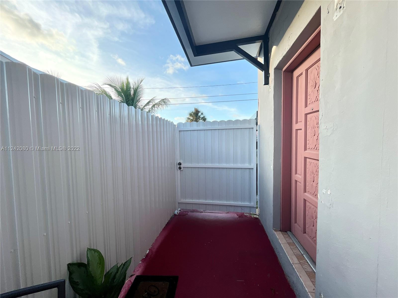 3054 NW 18th St Unit: 2