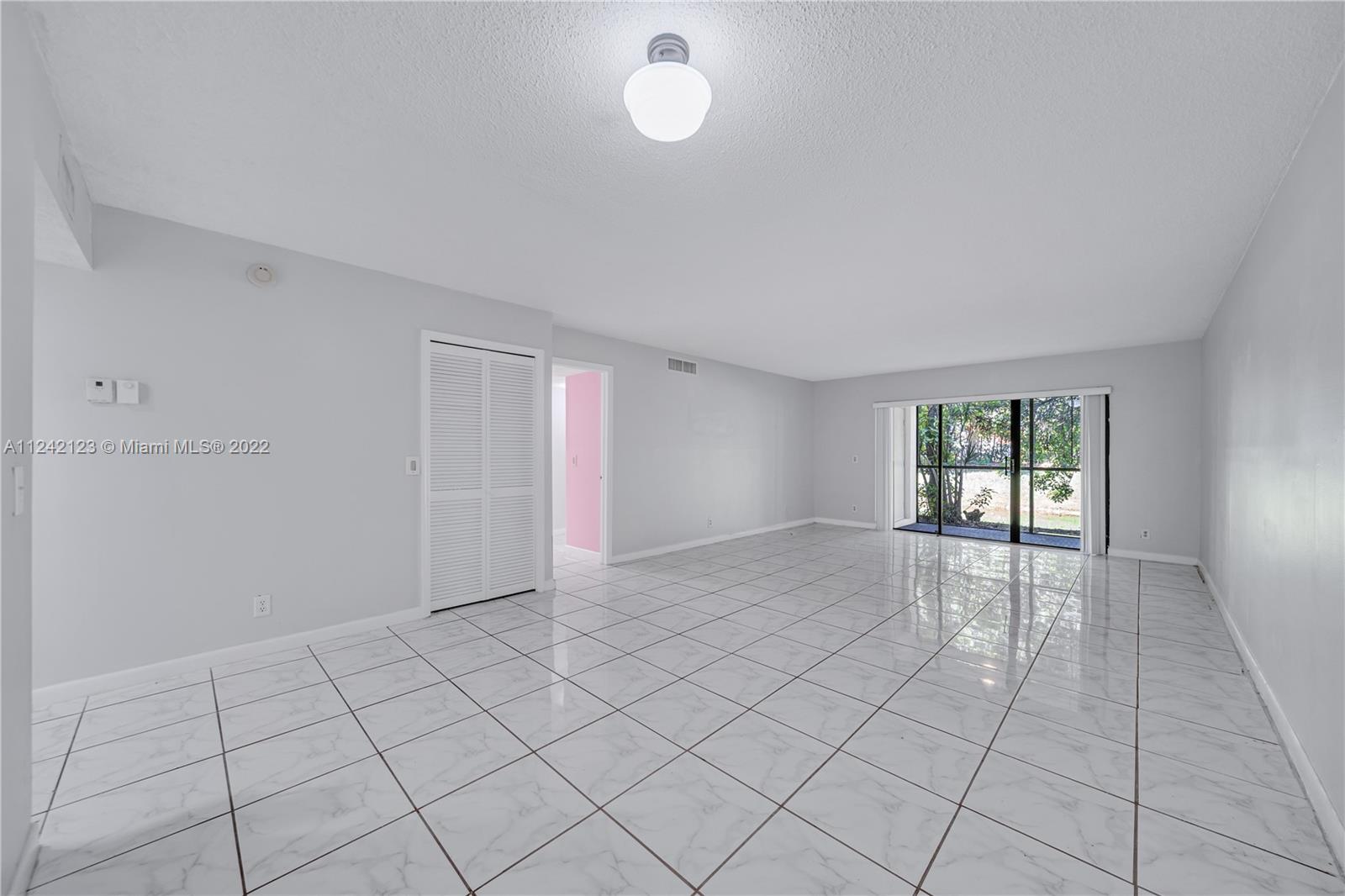403 Lakeview Dr Unit: 104