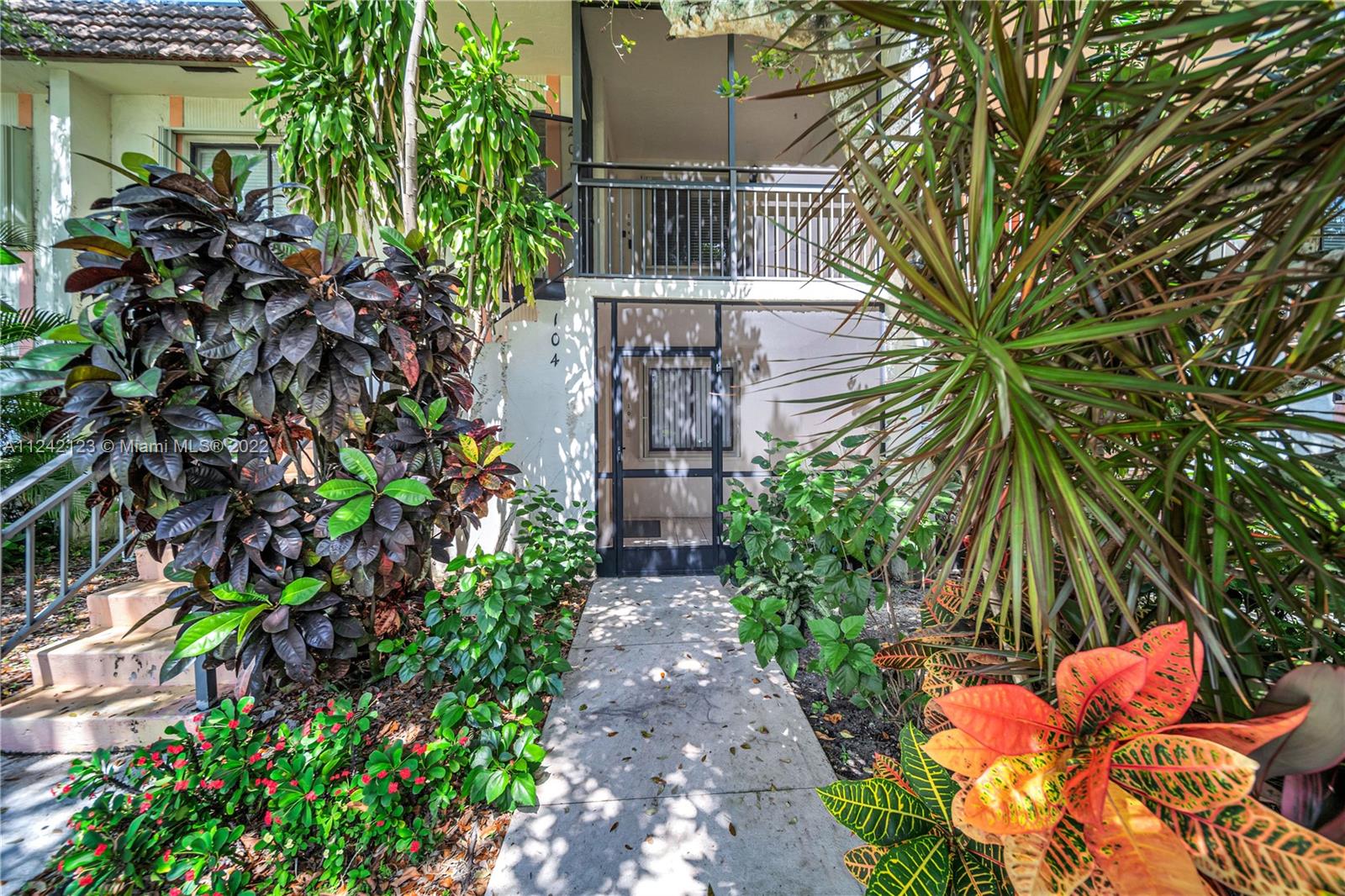 403 Lakeview Dr Unit: 104
