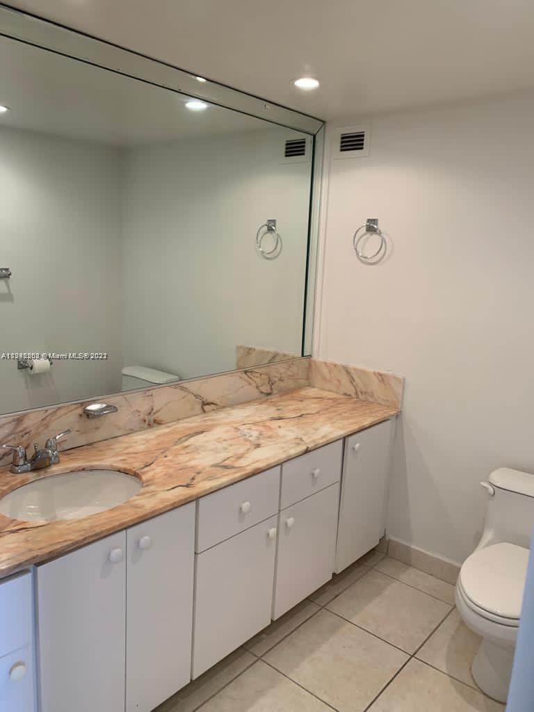 5401 Collins Ave # 1430