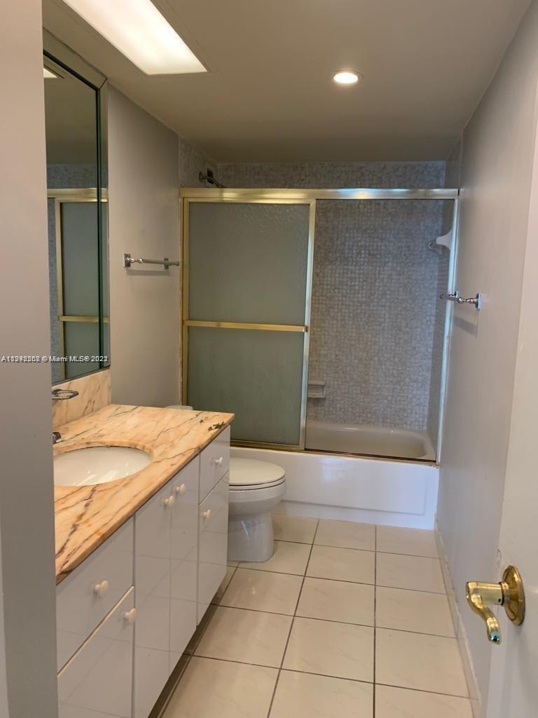 5401 Collins Ave # 1430