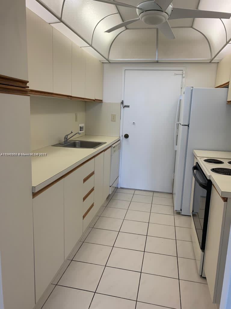 5401 Collins Ave # 1430
