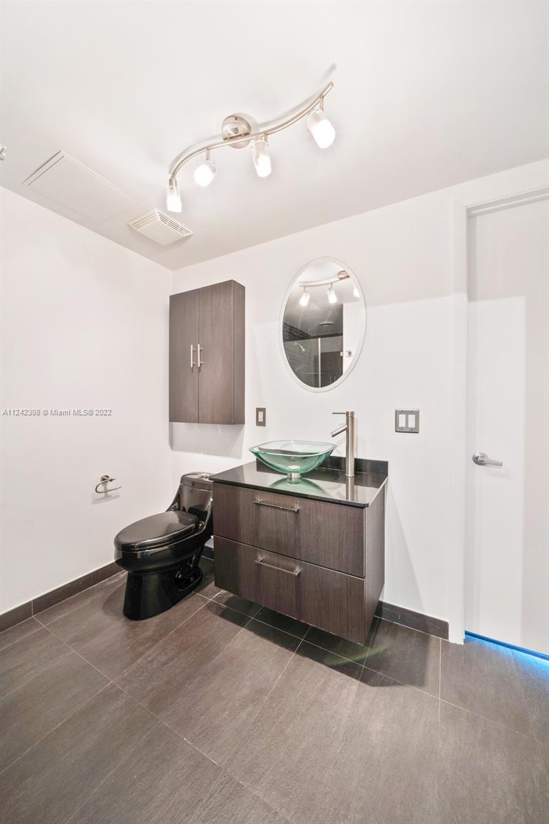 690 SW 1st Ct Unit: 1001