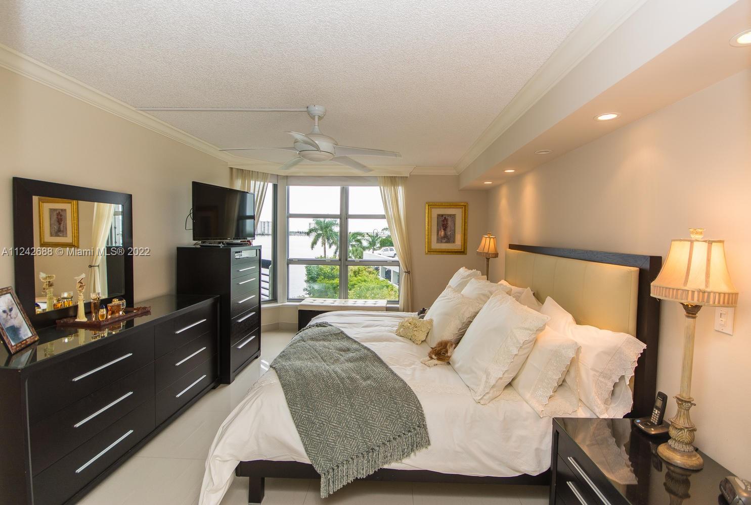19101 Mystic Pointe Dr Unit: 504