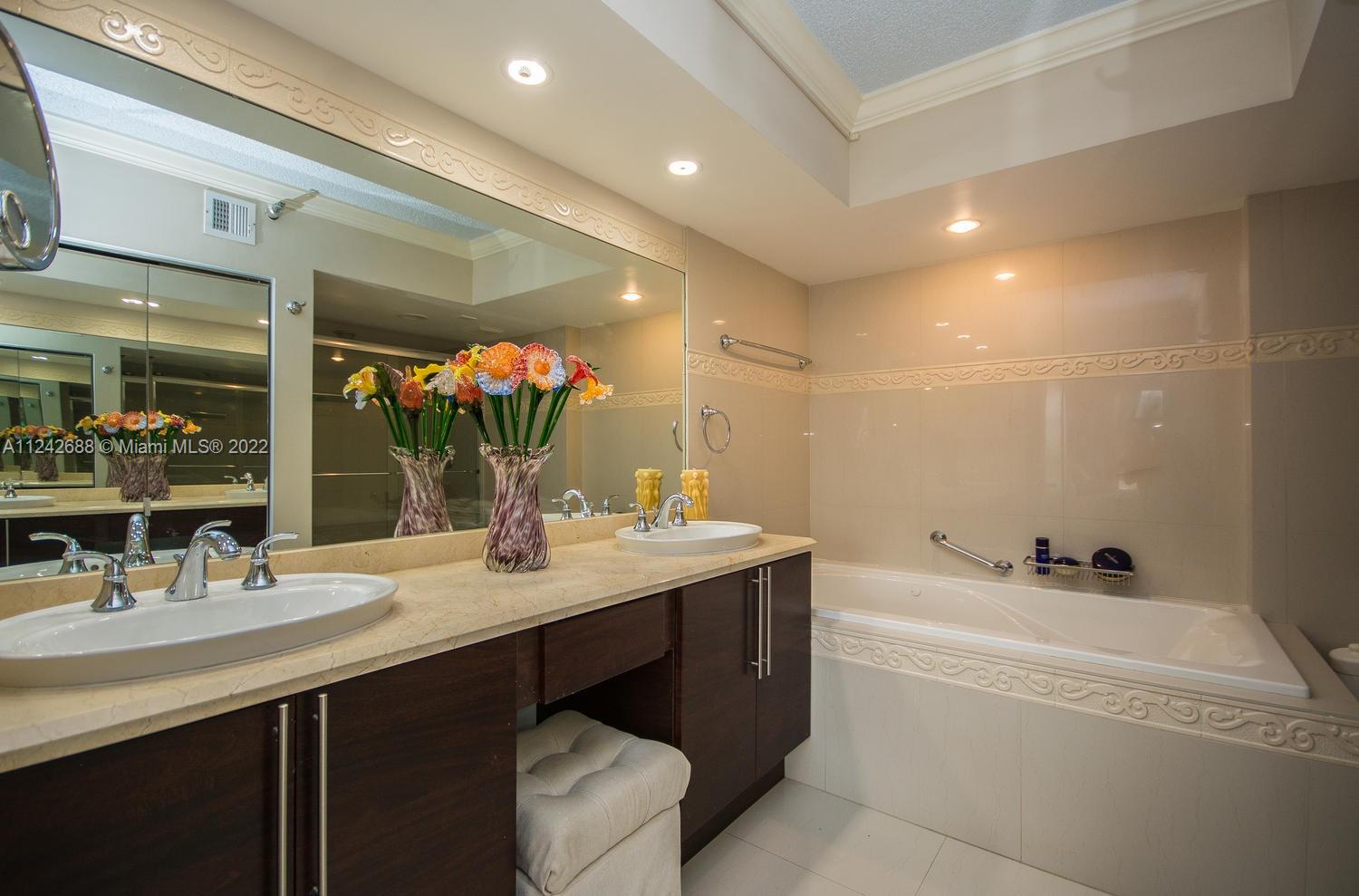 19101 Mystic Pointe Dr Unit: 504