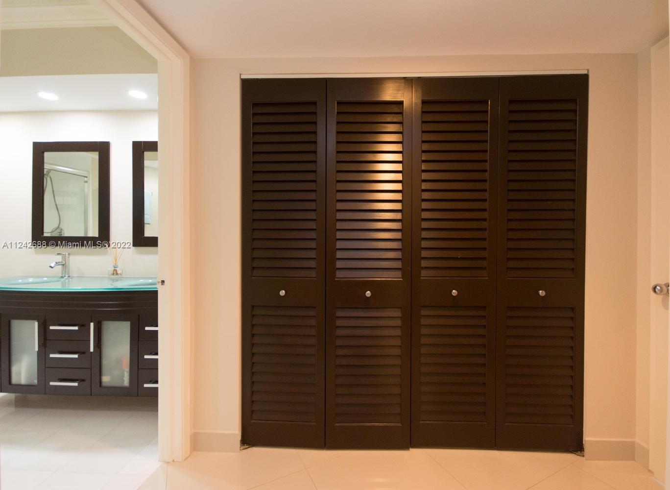 19101 Mystic Pointe Dr Unit: 504