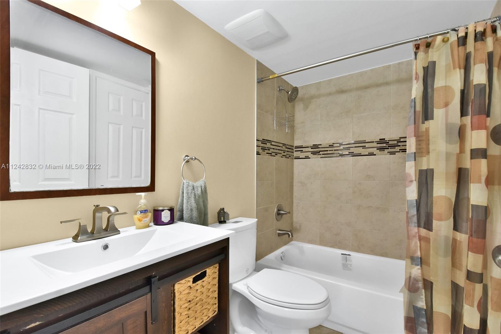 8580 NW 6th Ln Unit: 6-103