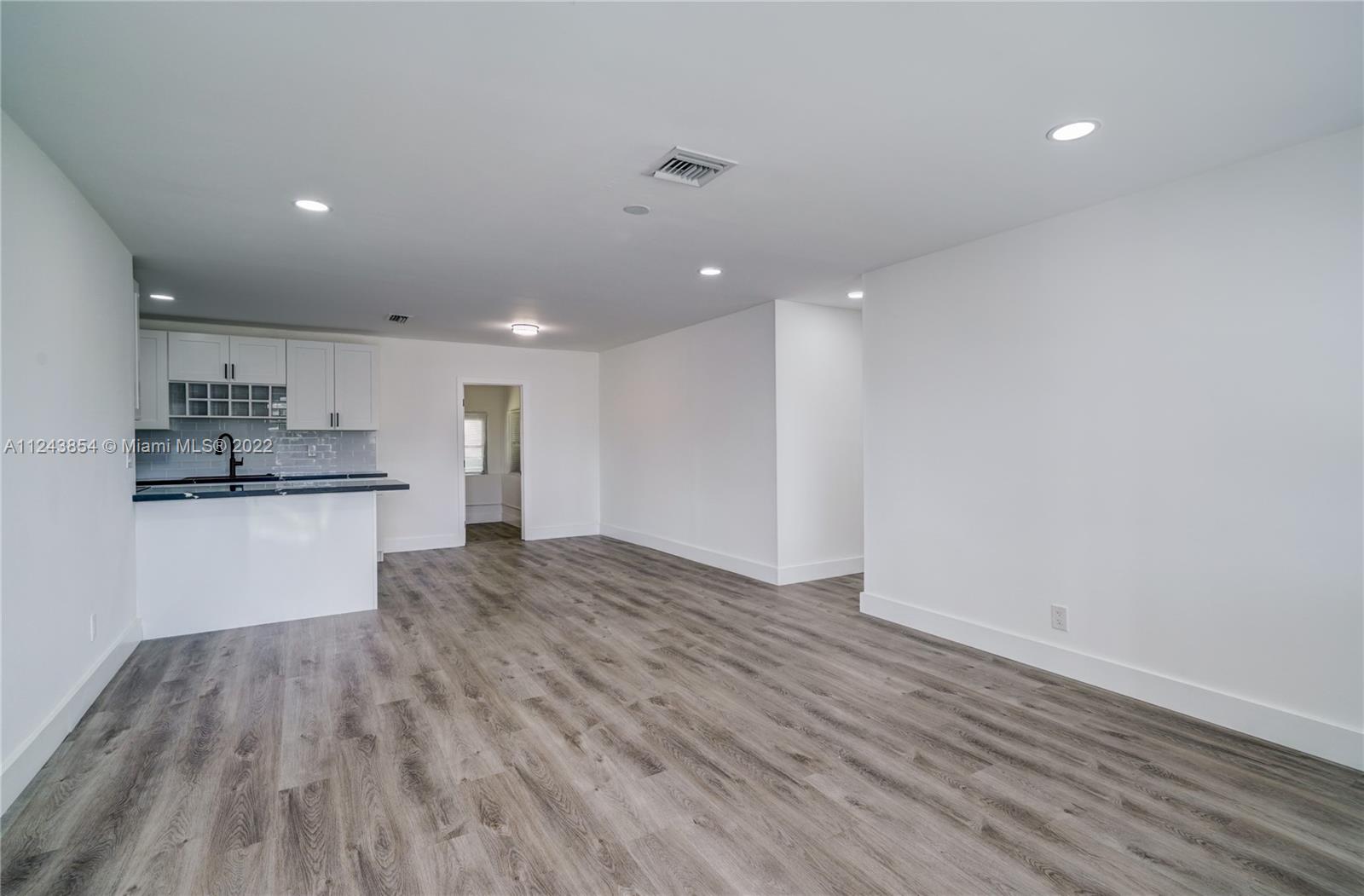 4621 NW 27th St