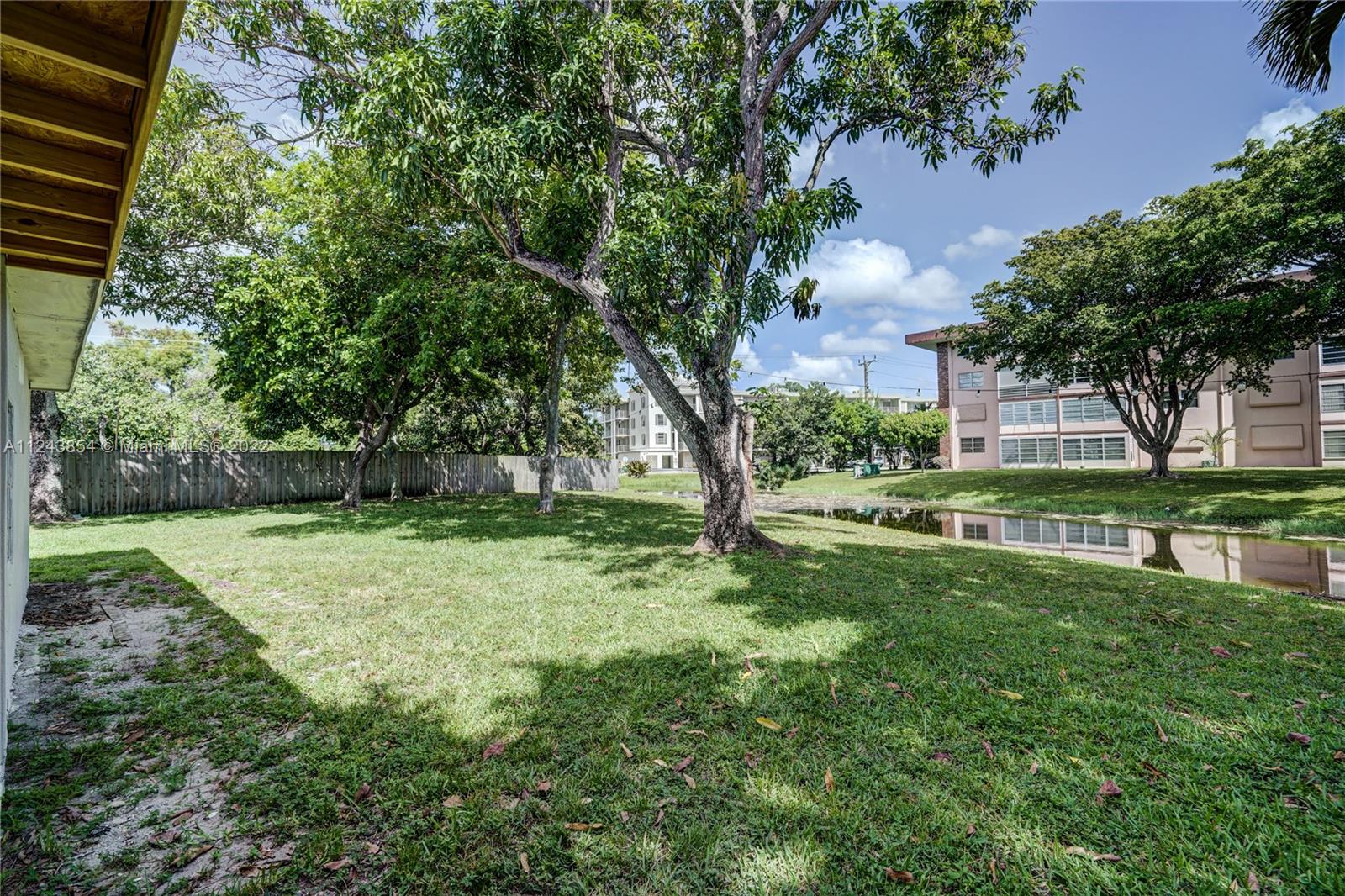 4621 NW 27th St