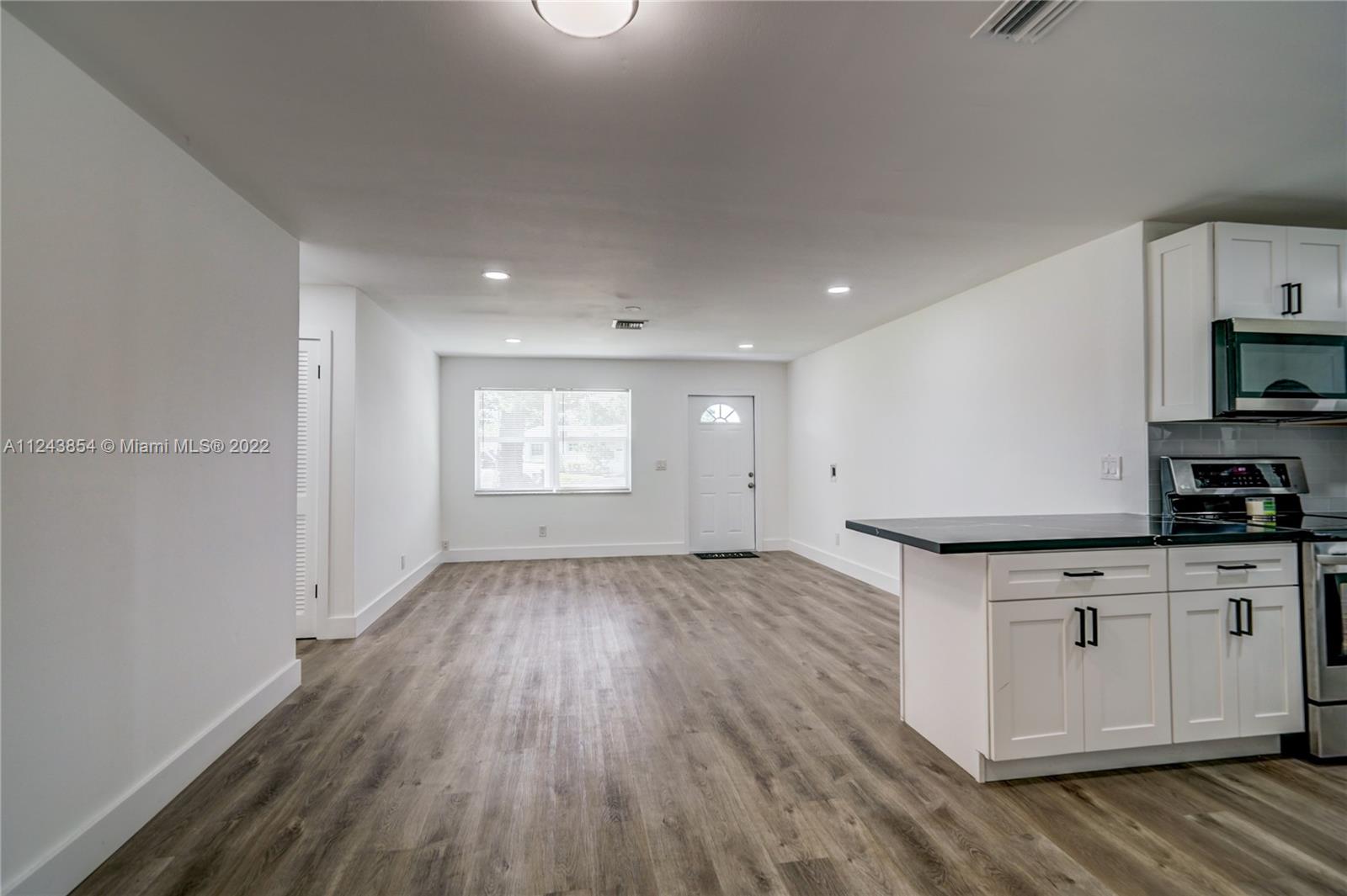 4621 NW 27th St