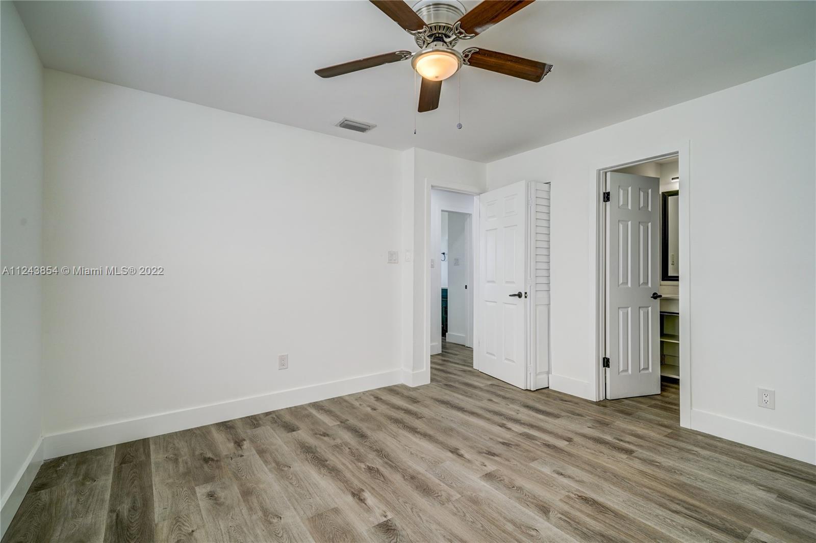 4621 NW 27th St