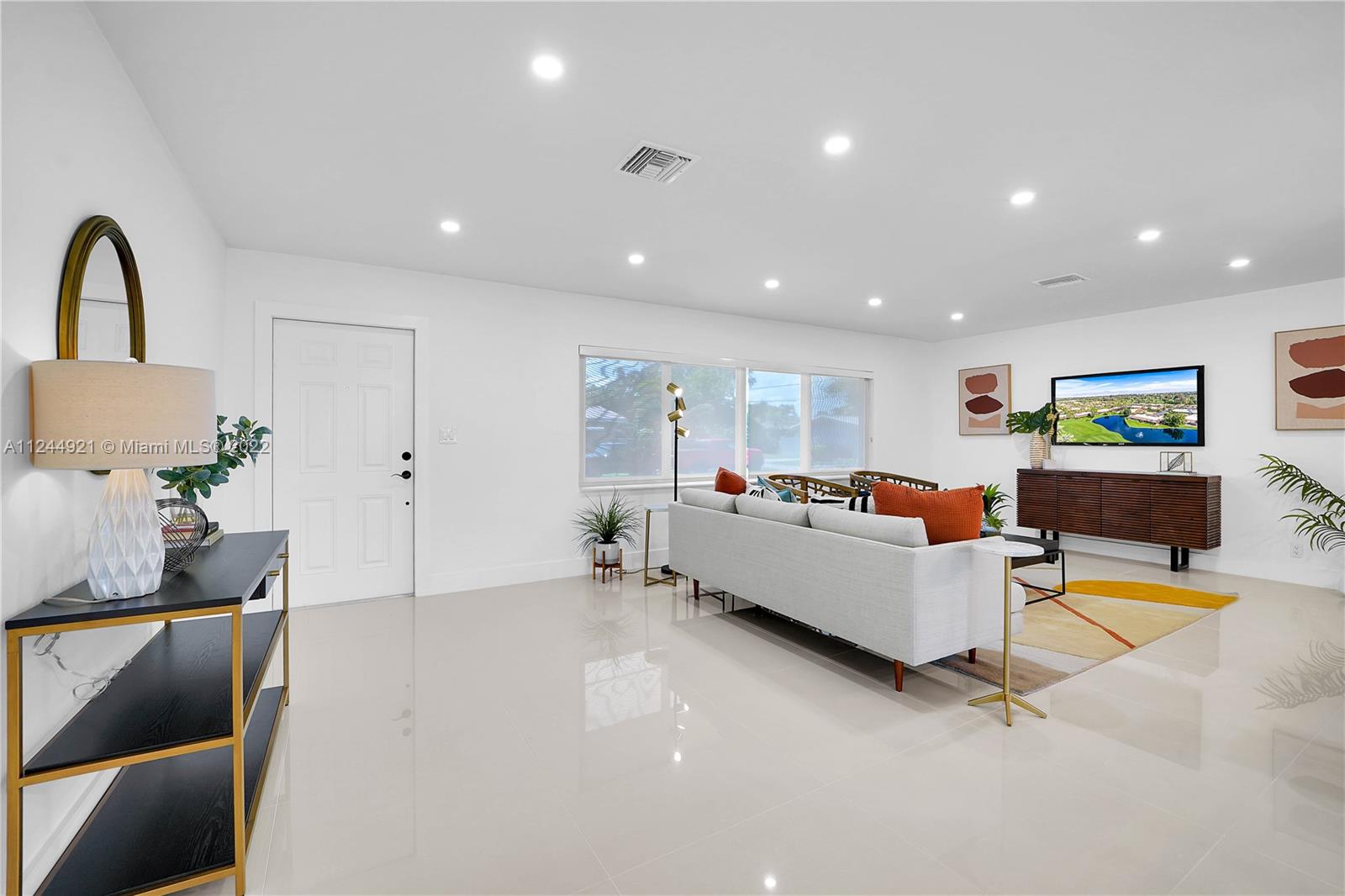 1205 N 40th Ave