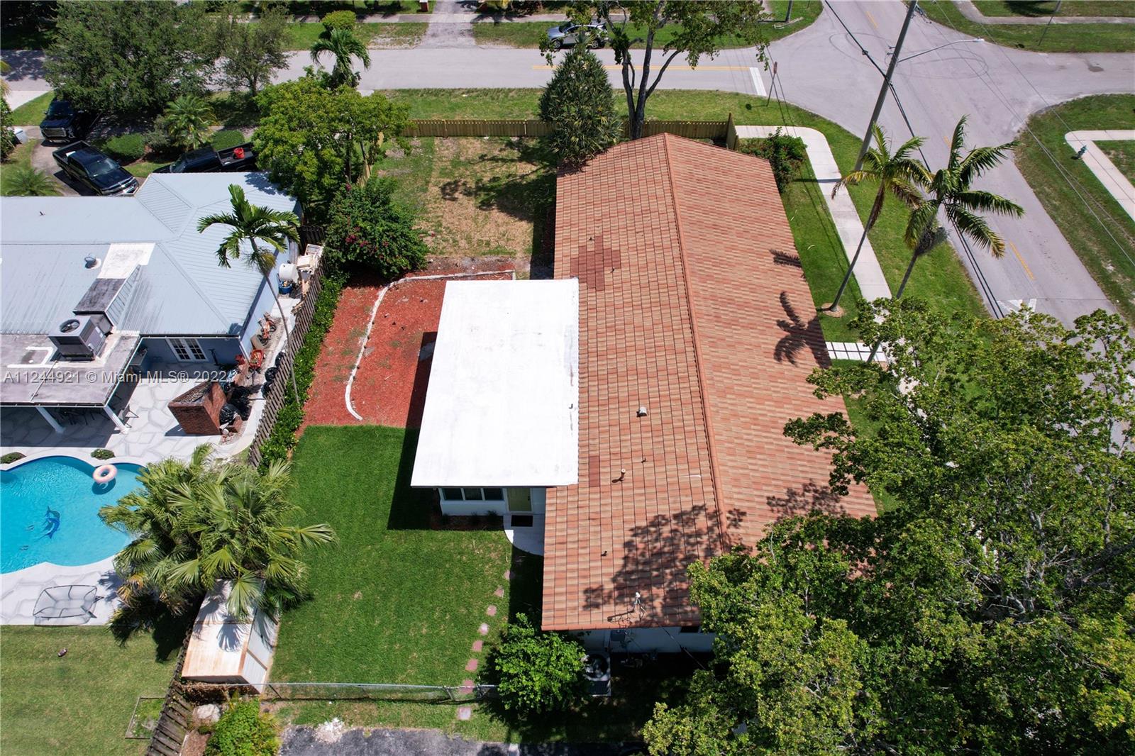 1205 N 40th Ave